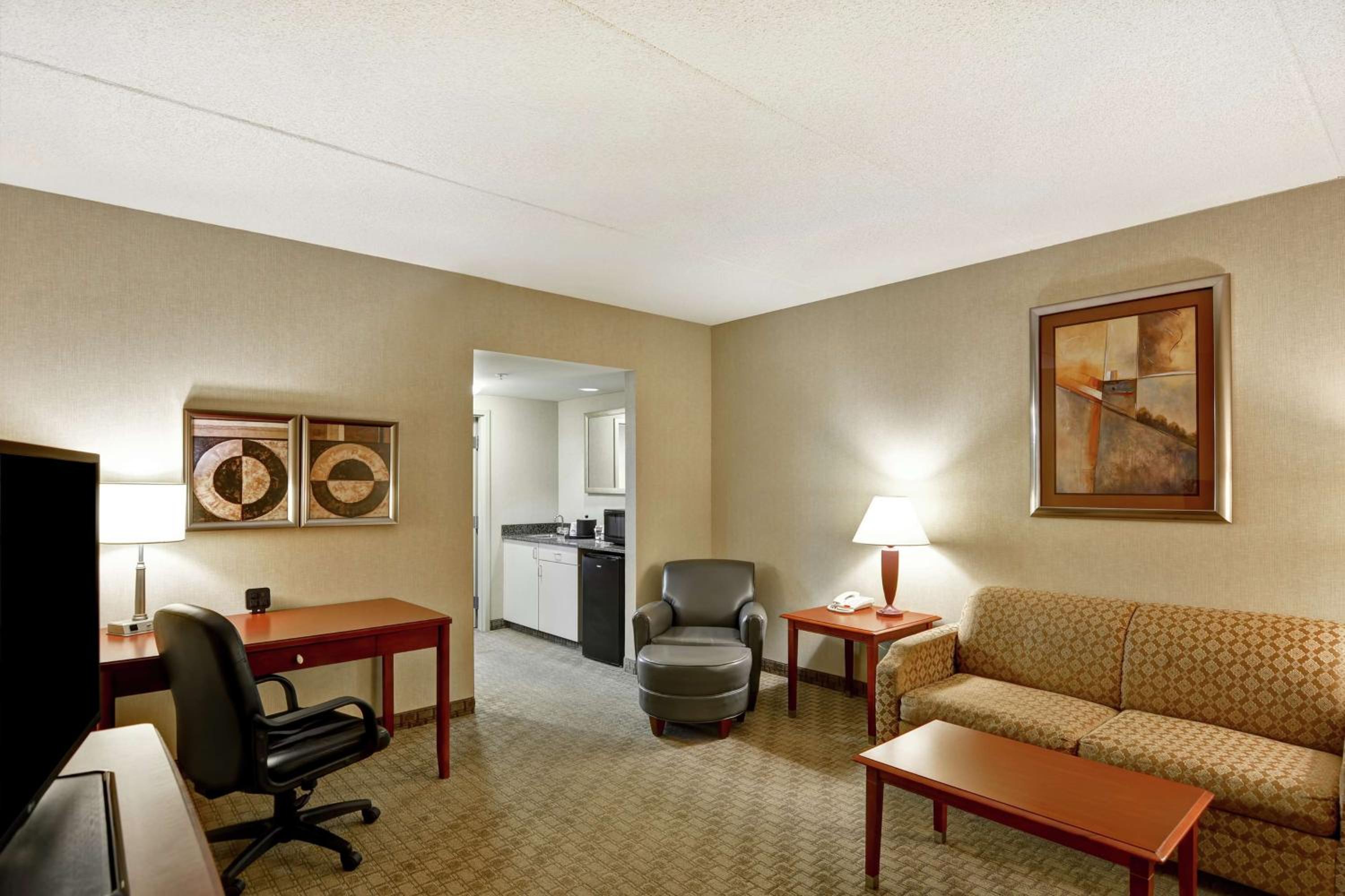 One-Bedroom King Suite - Non-Smoking - Photo 1