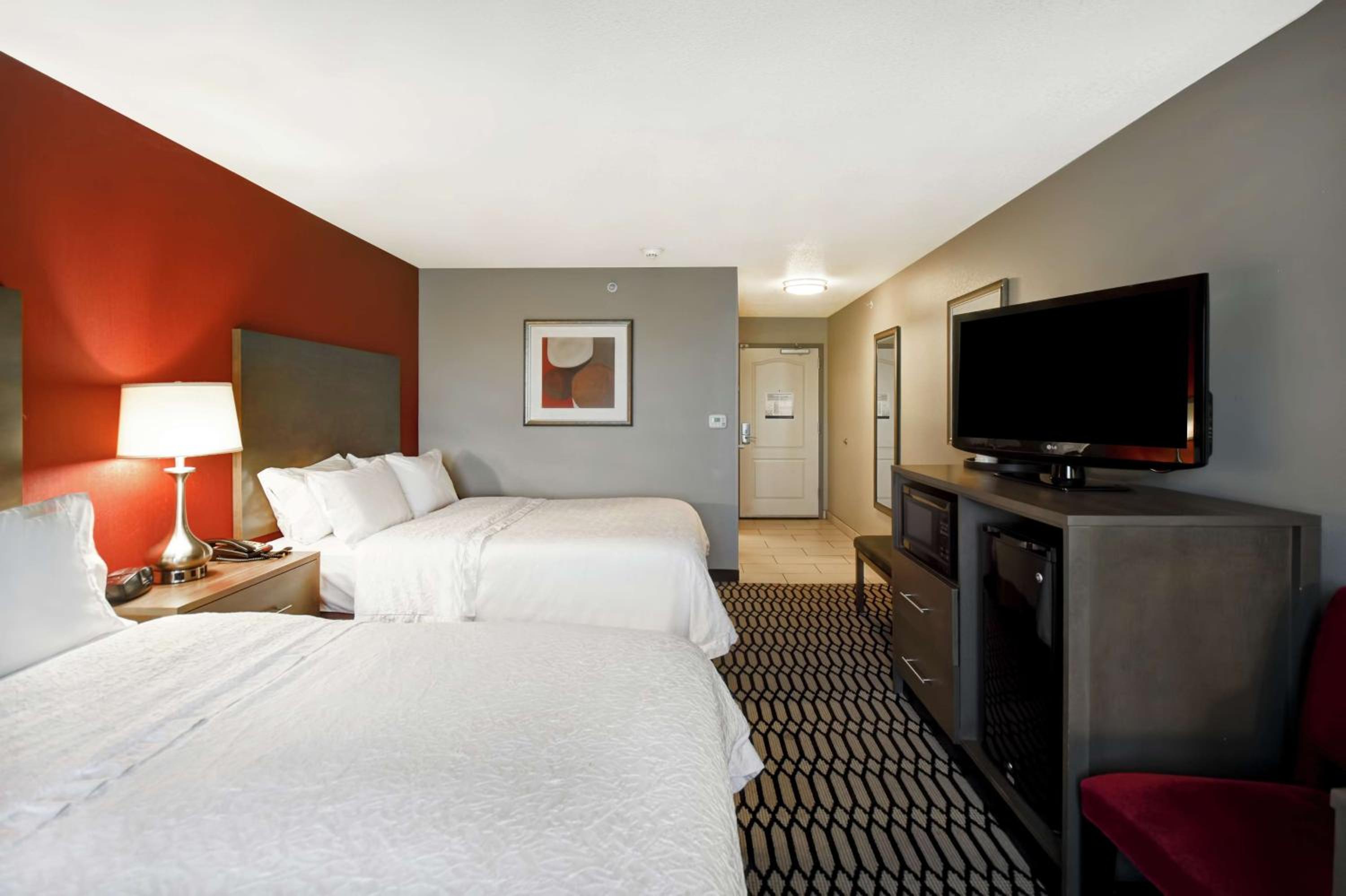 Queen Room with Two Queen Beds - Mobility and Hearing Access/Non-Smoking photo 2