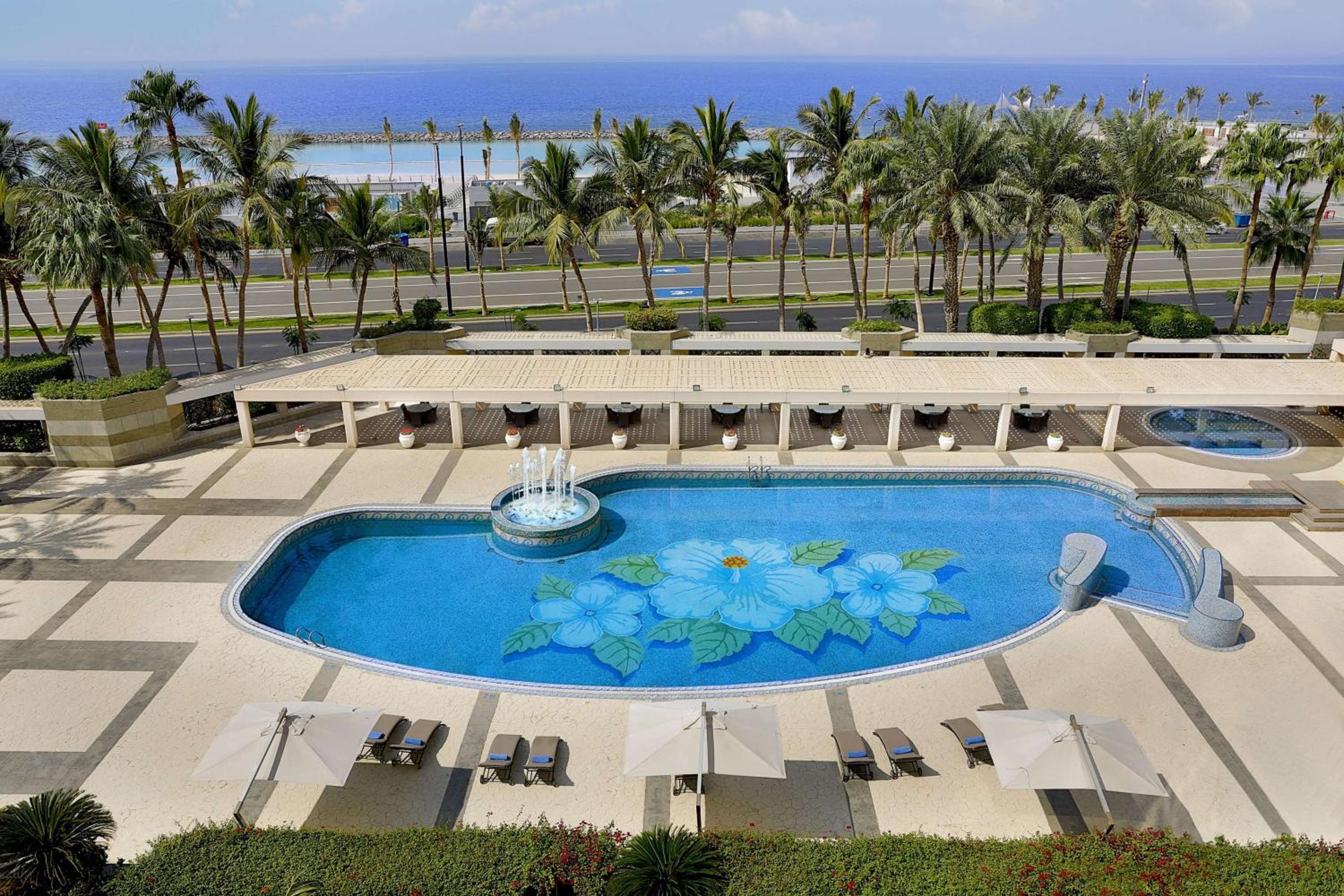 Deluxe King Room with Sea View - Photo 5
