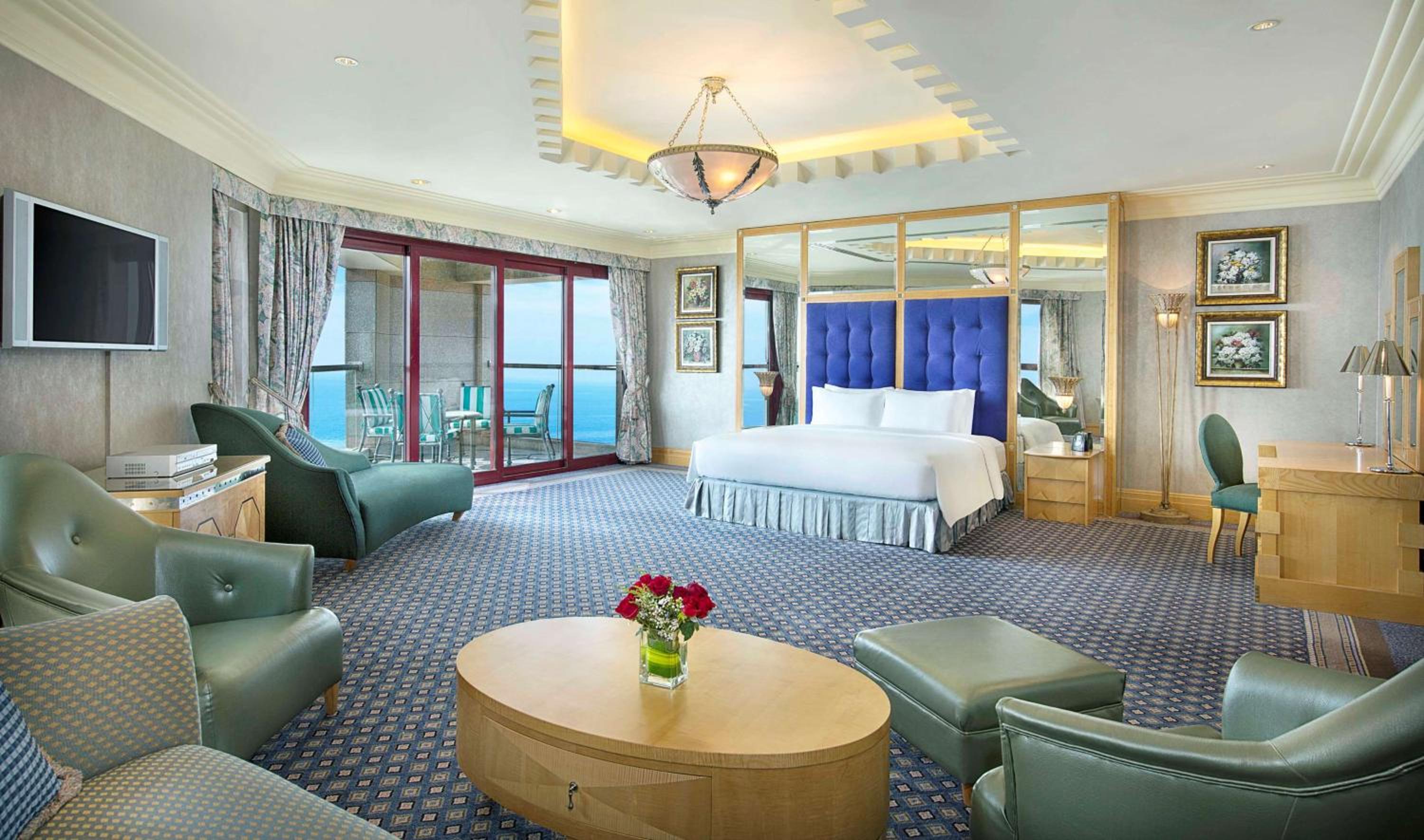 King Royal Executive Suite - Lounge Access thumbnail 5