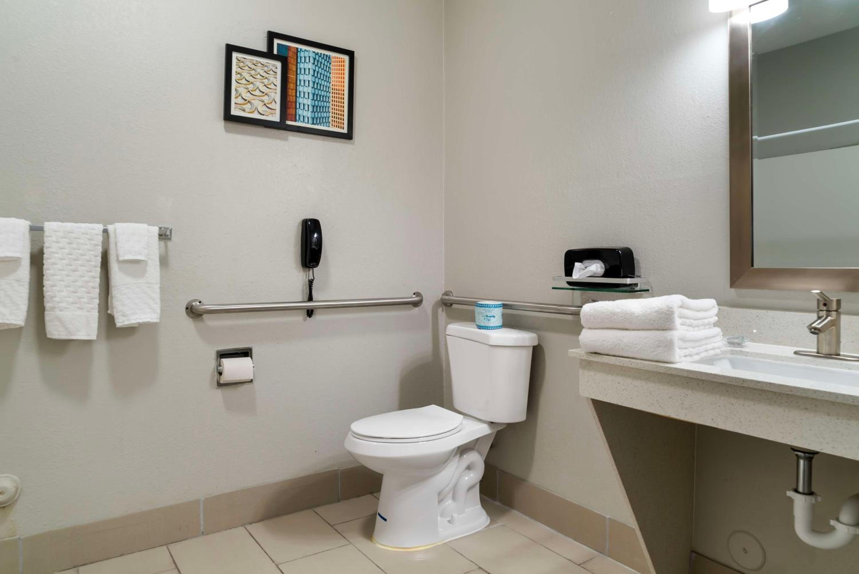 King Room with Walk-in Shower - Disability Access - Photo 3