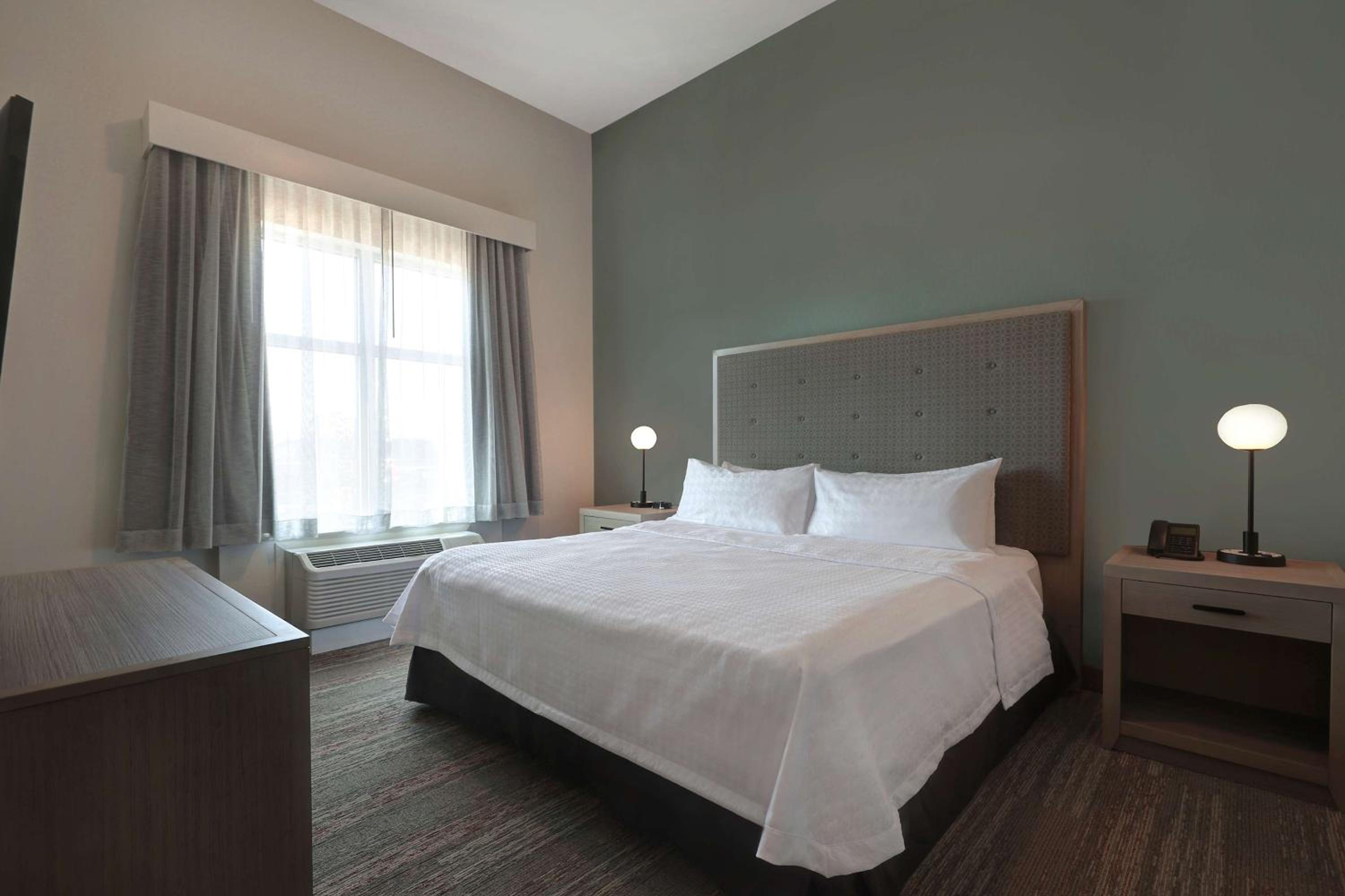 One-Bedroom King Suite photo 1