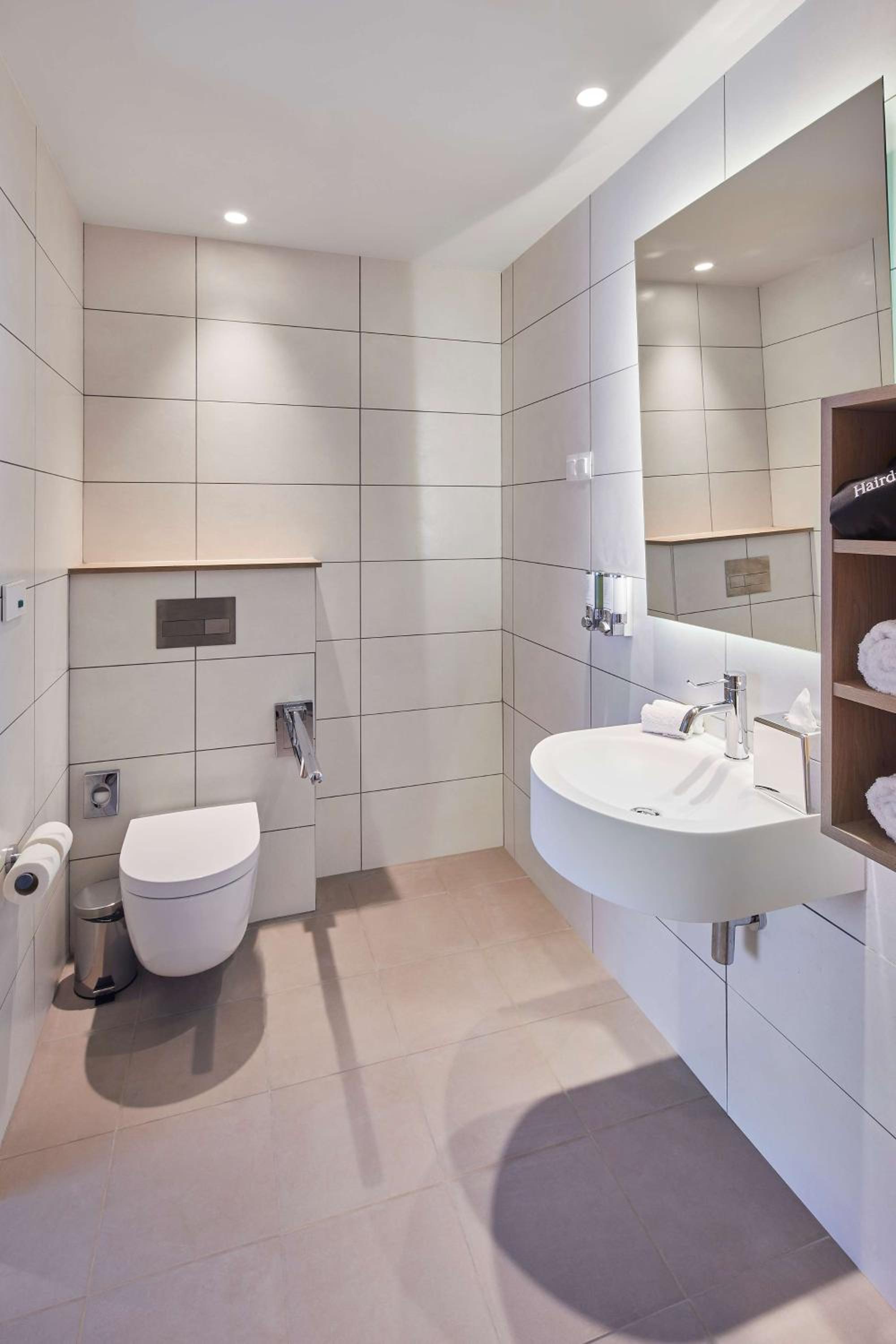 Queen Room - Accessible