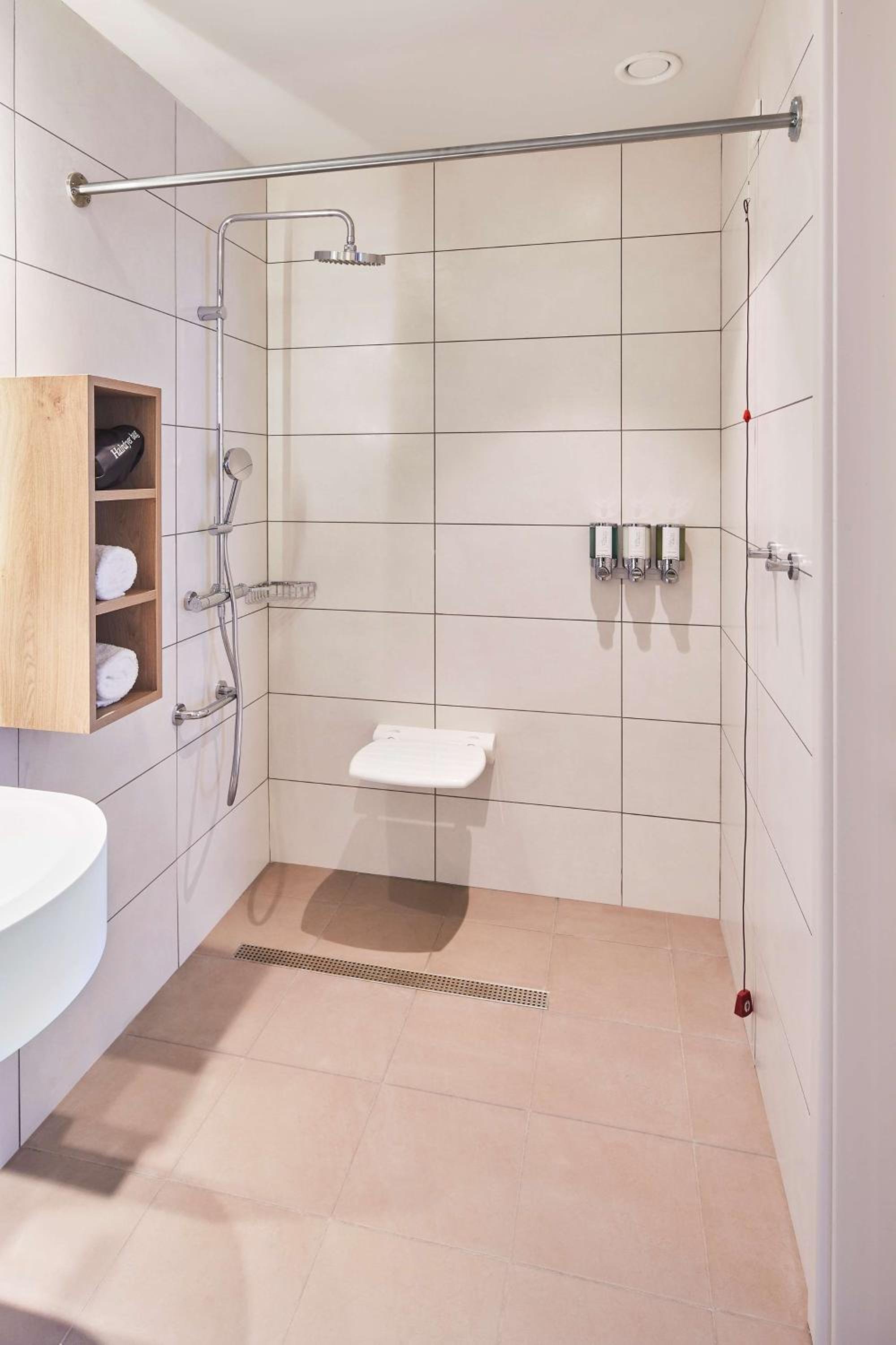 Queen Room - Accessible