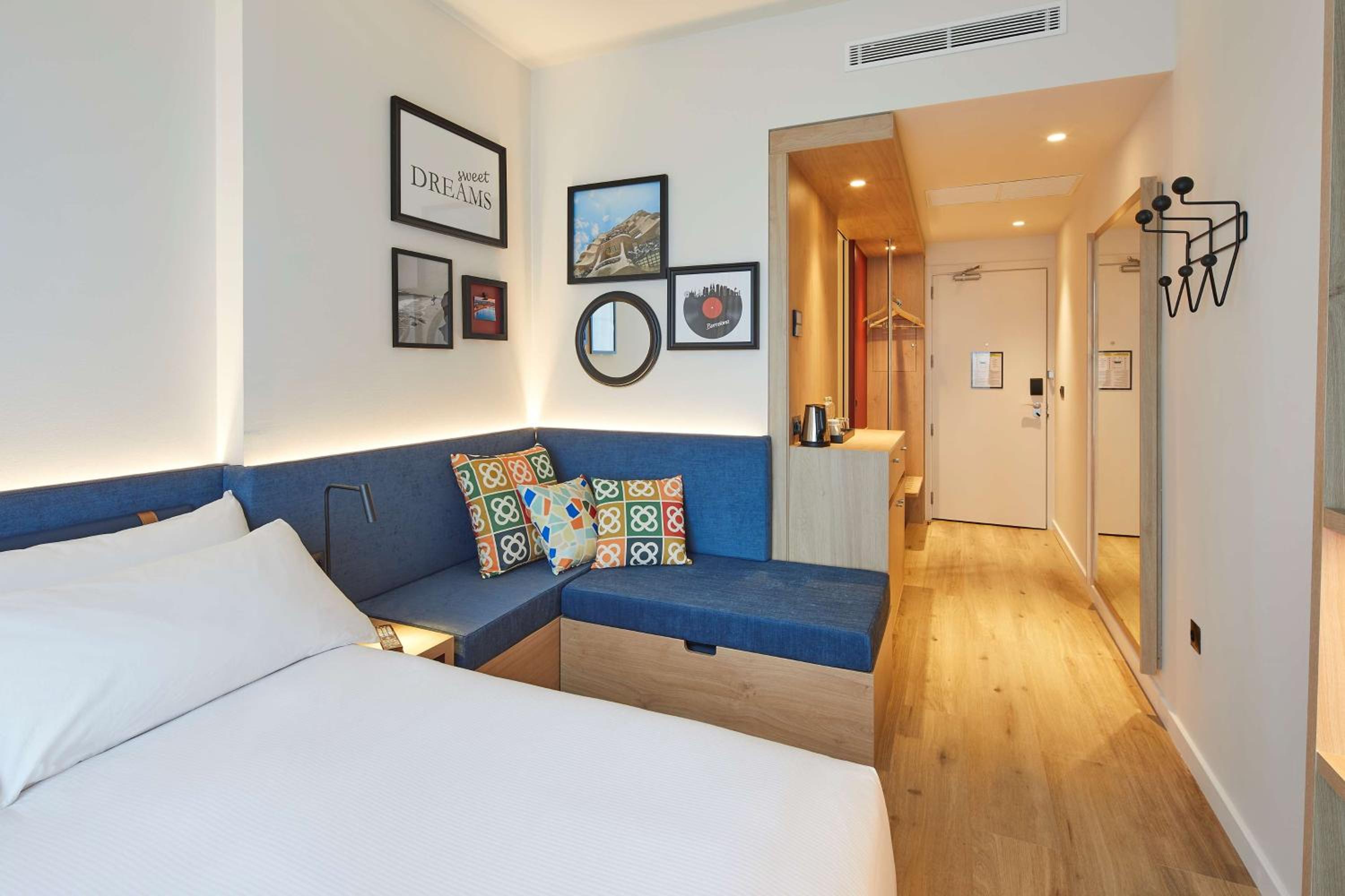 Queen Room with Sofa