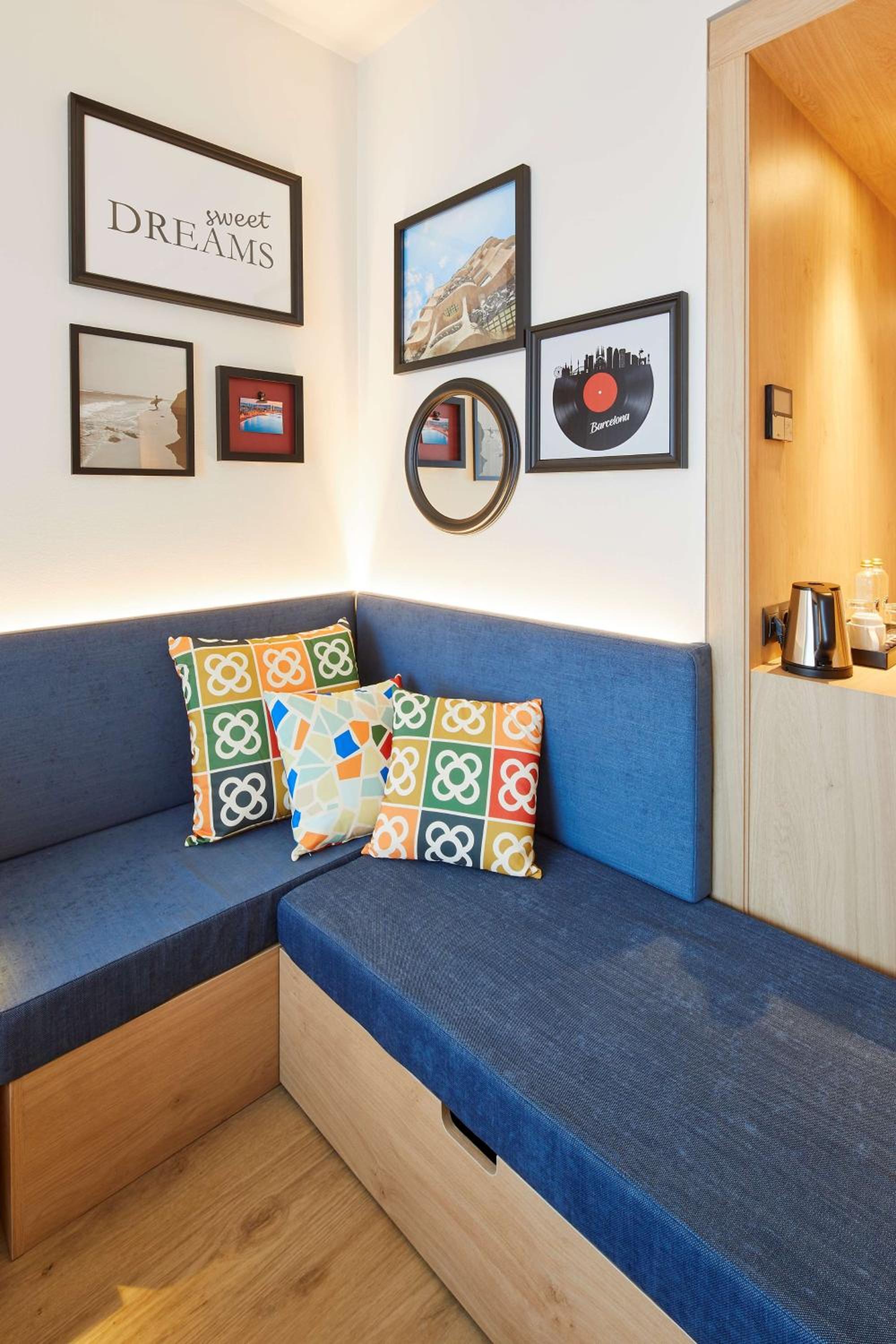 Queen Room with Sofa