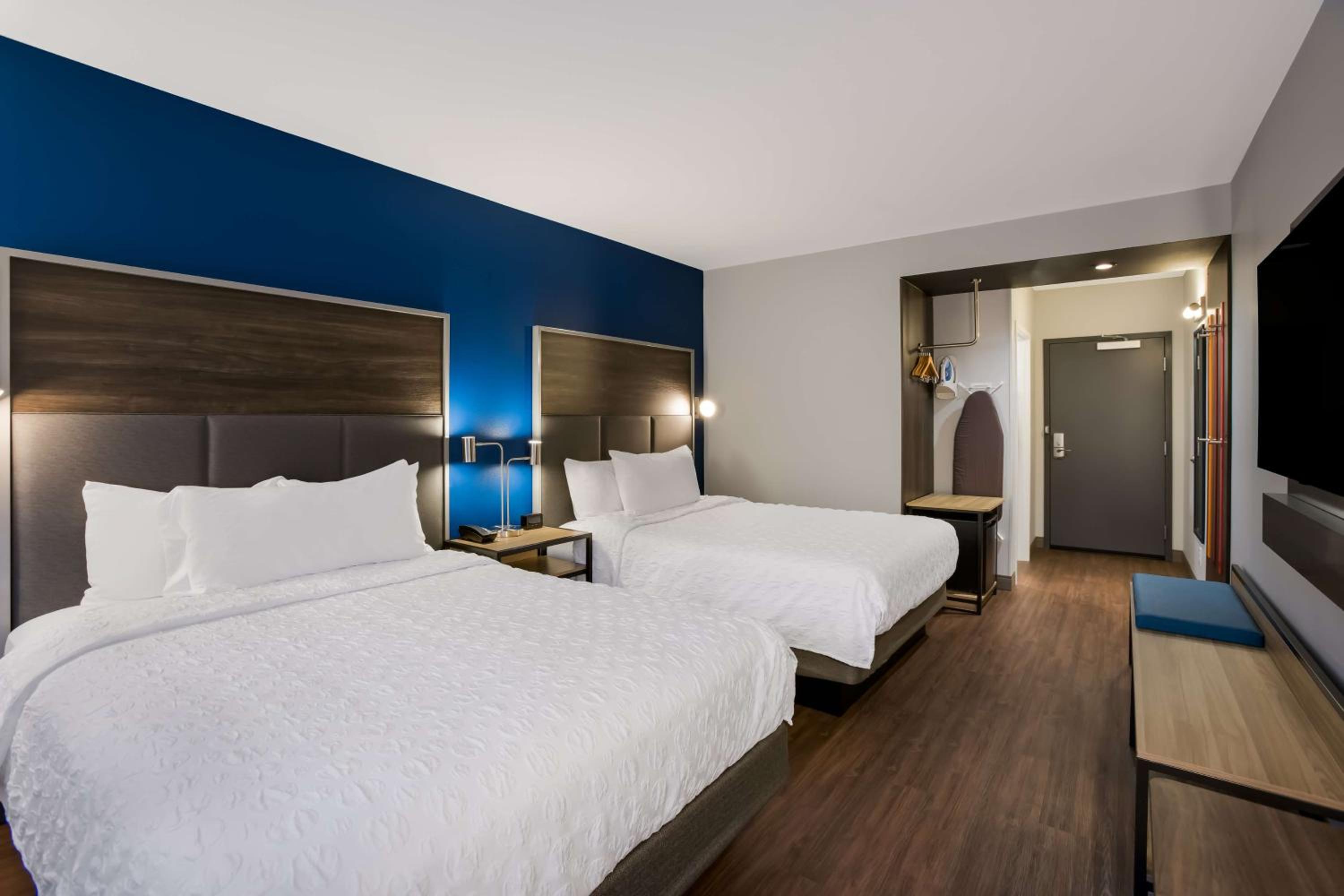 Queen Room with Two Queen Beds and Walk-In Shower - Photo 2