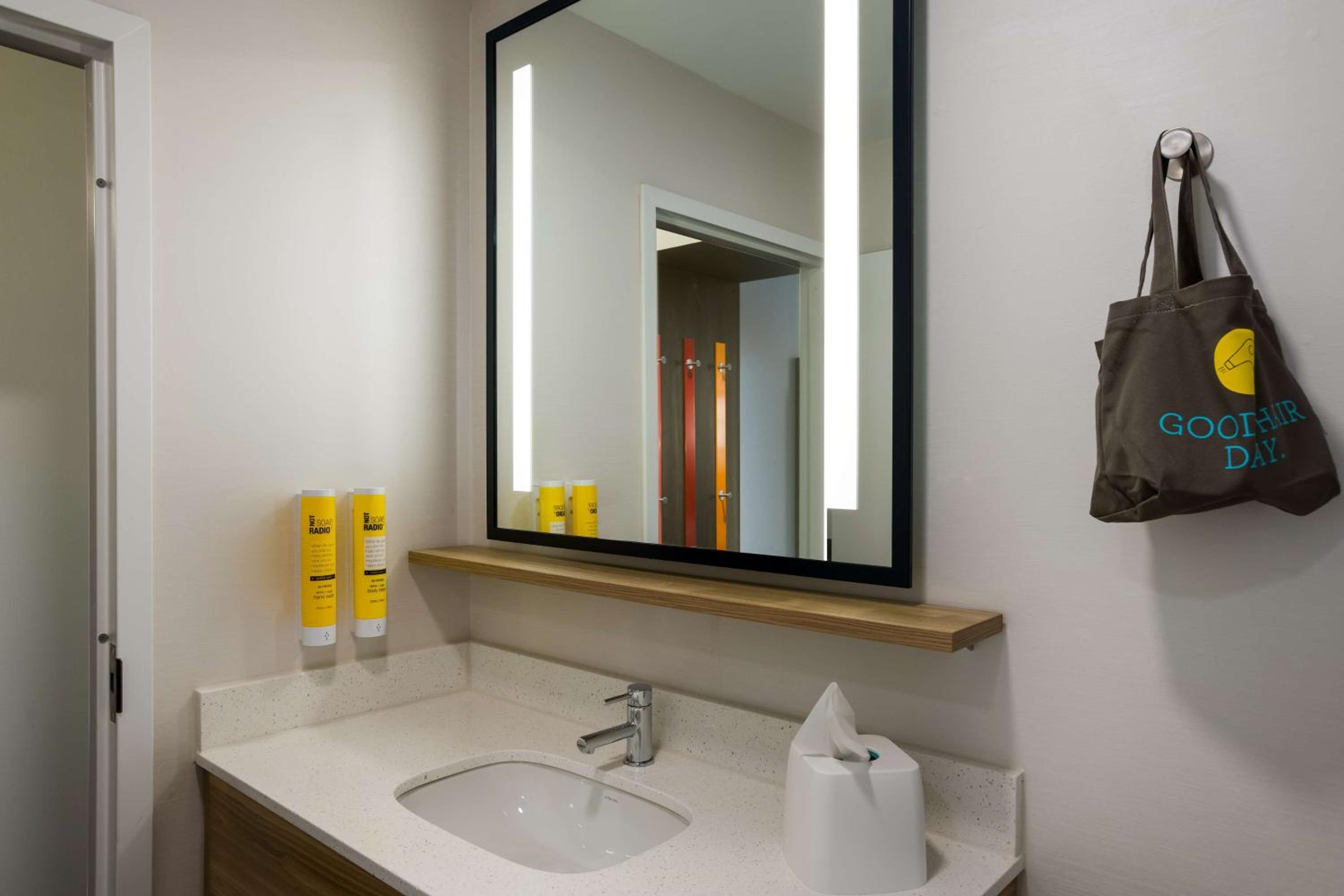 King Room with Walk-In Shower - Photo 5