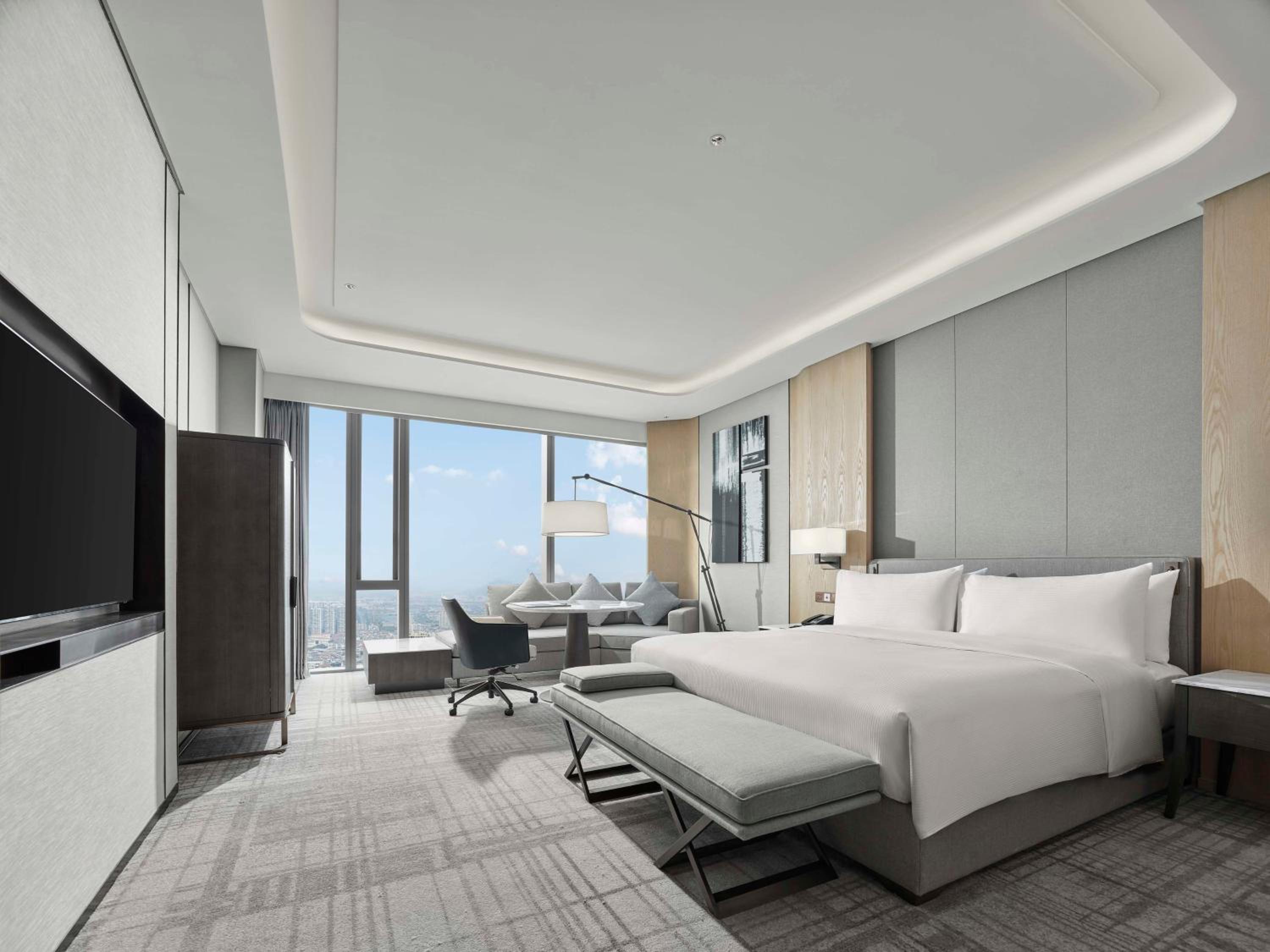 Deluxe King Room - Photo 1