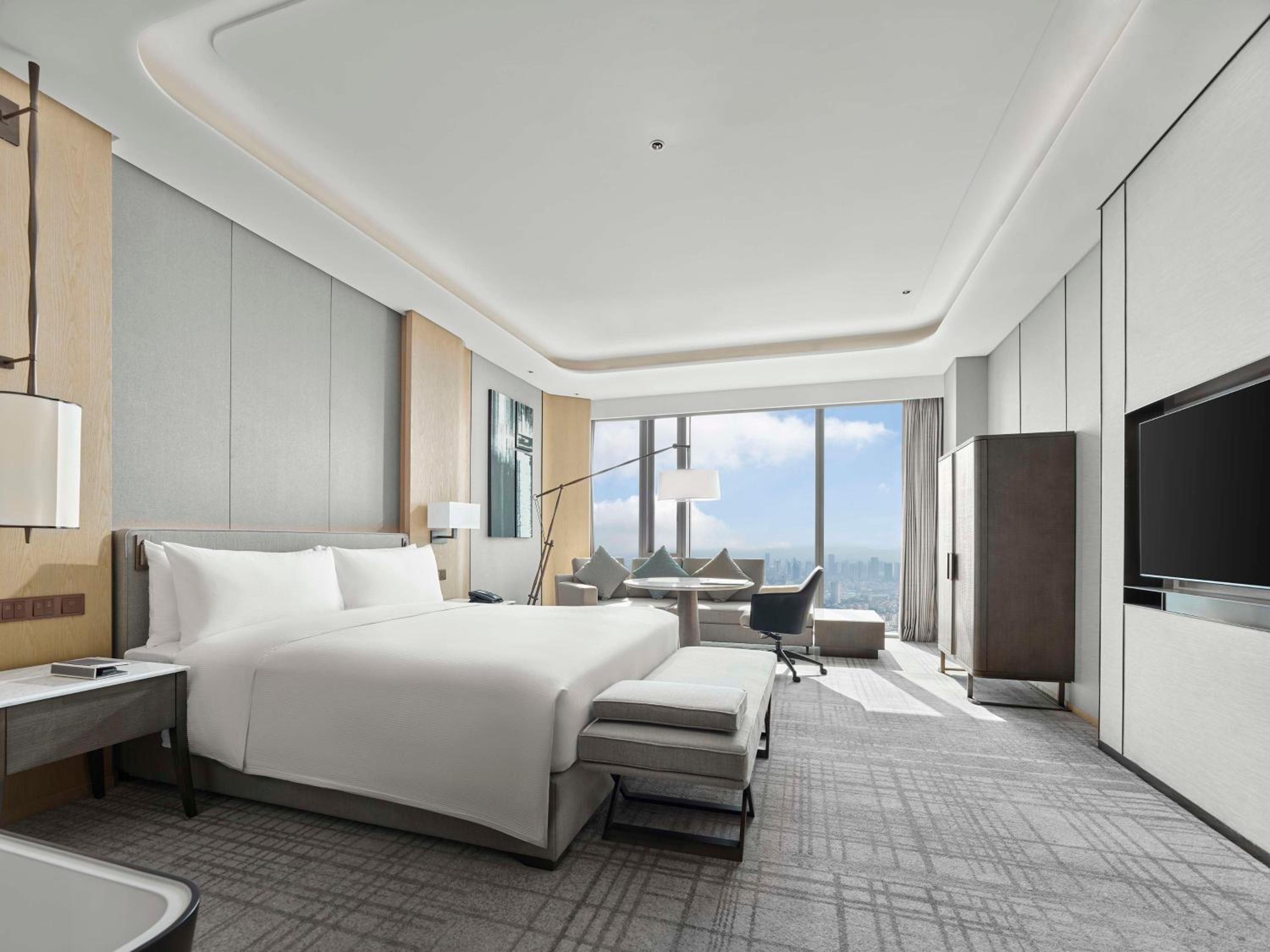 Deluxe King Room with View