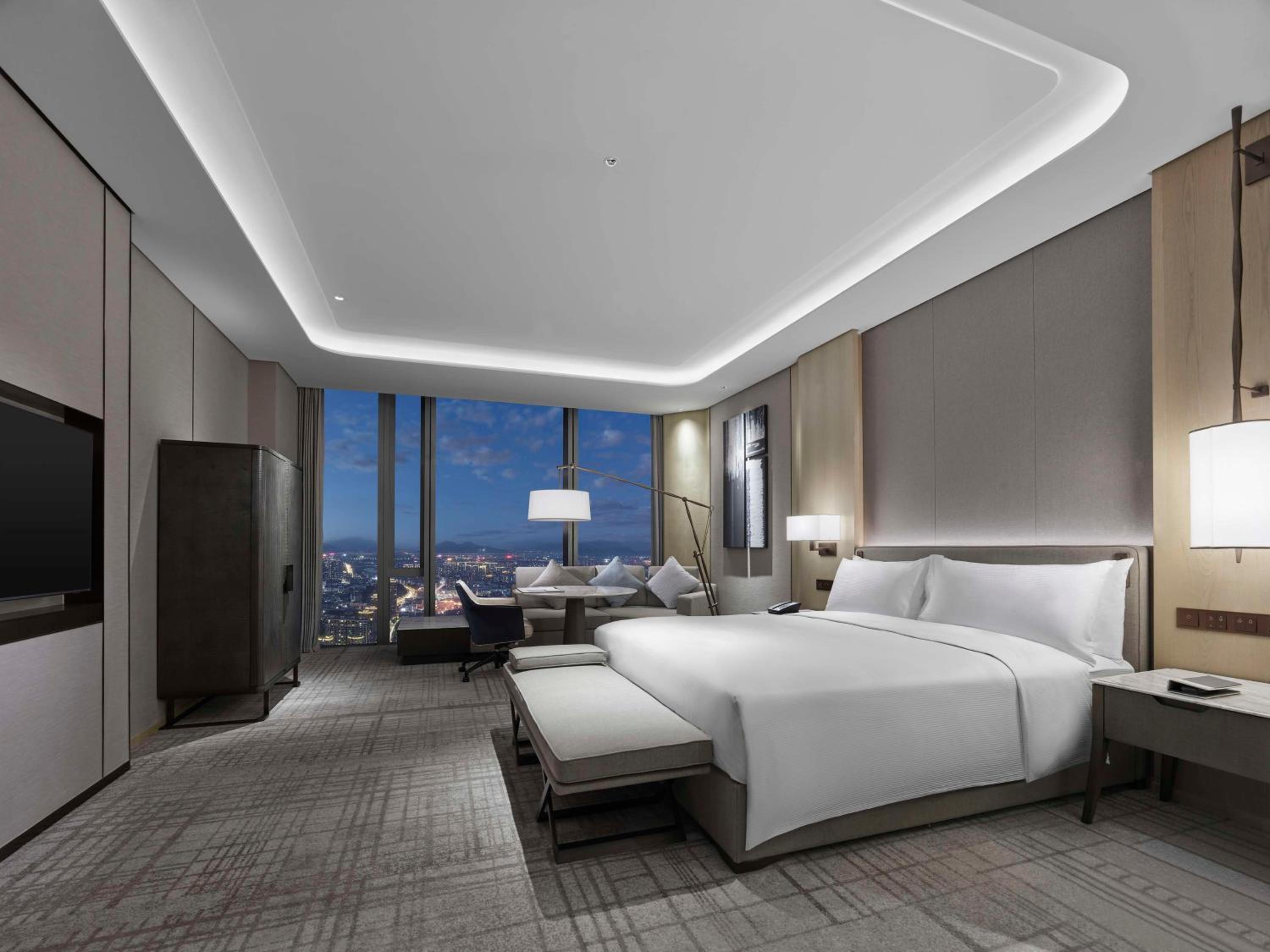 Deluxe King Room - Photo 5