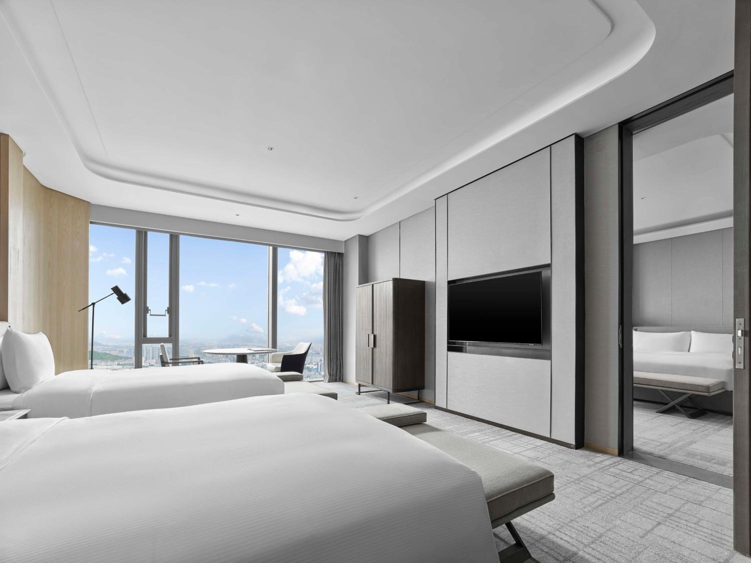King Room - Mobility Accessible  - Photo 4