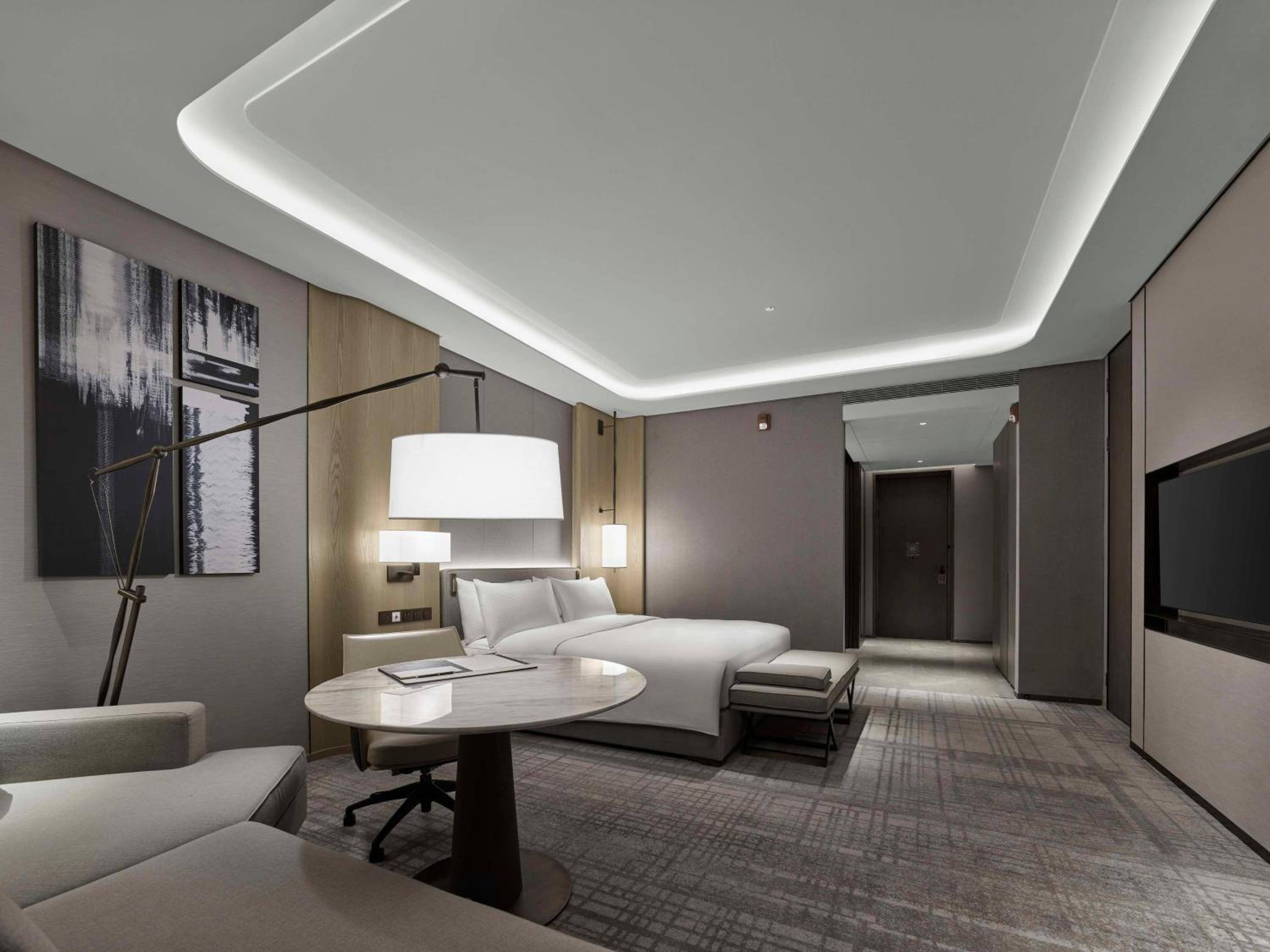 King Room - Mobility Accessible  - Photo 2