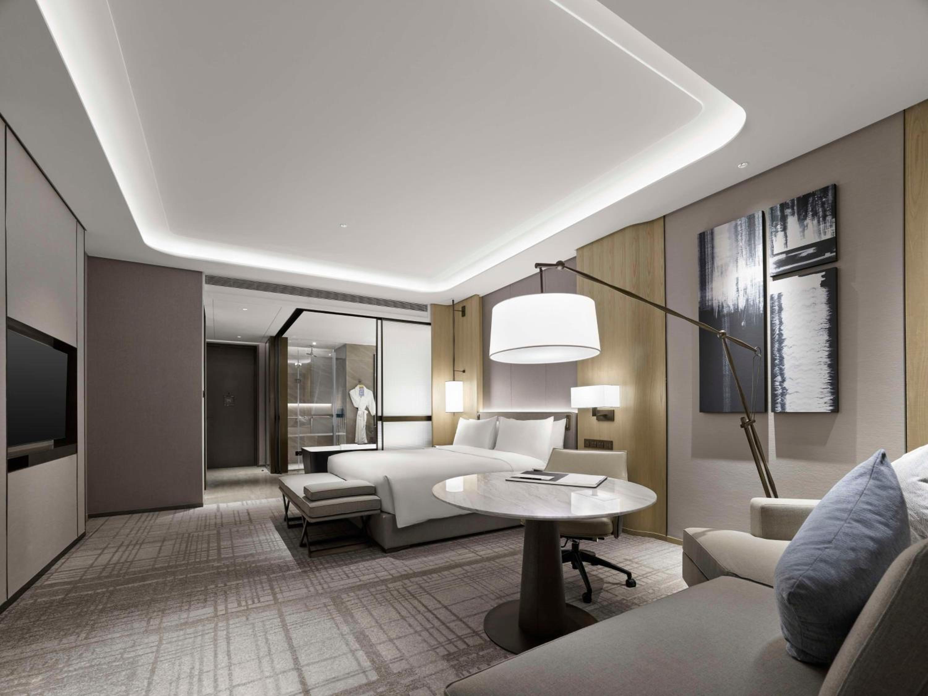 Deluxe King Room - Photo 3