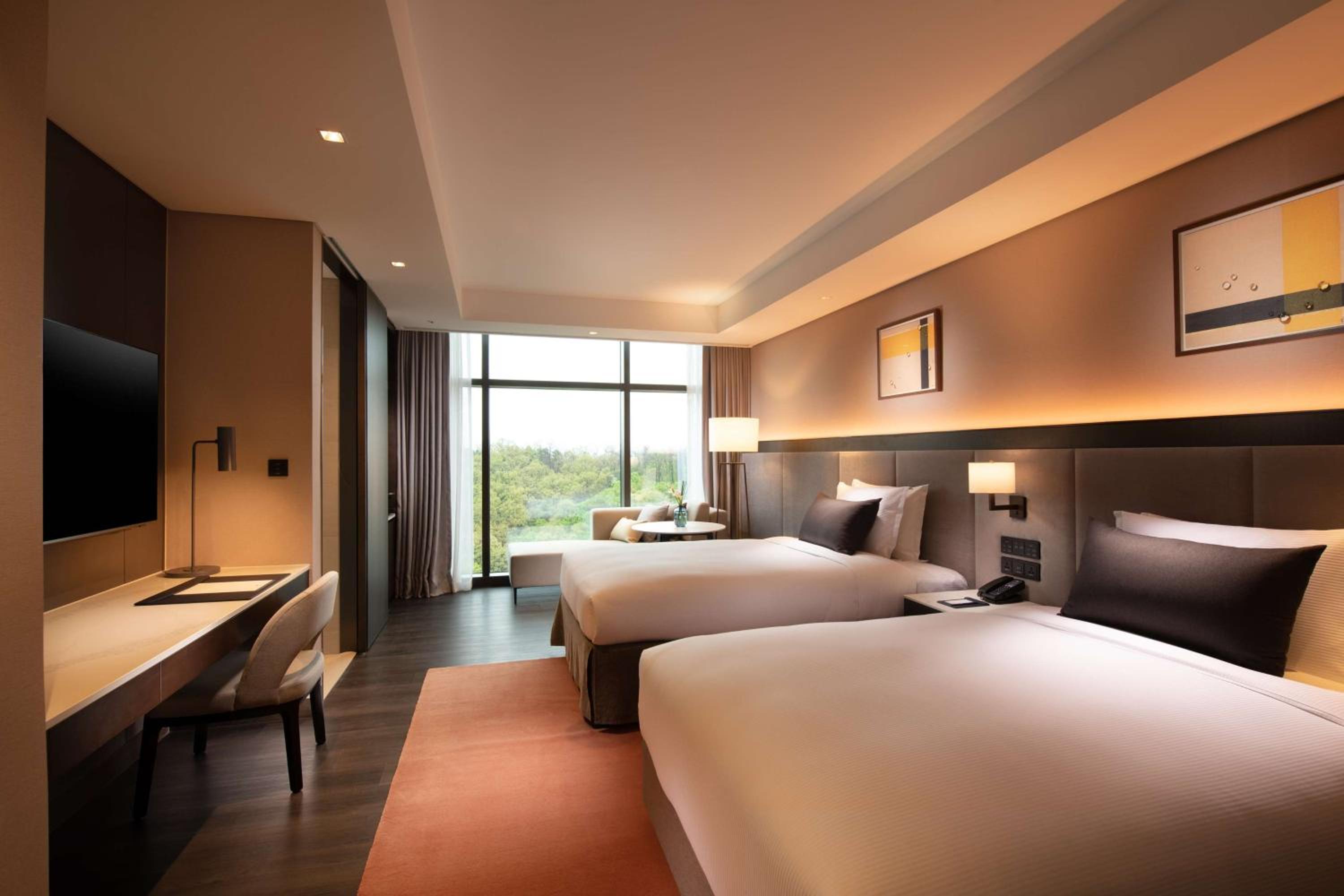 Premium Corner Twin Room  - Photo 1