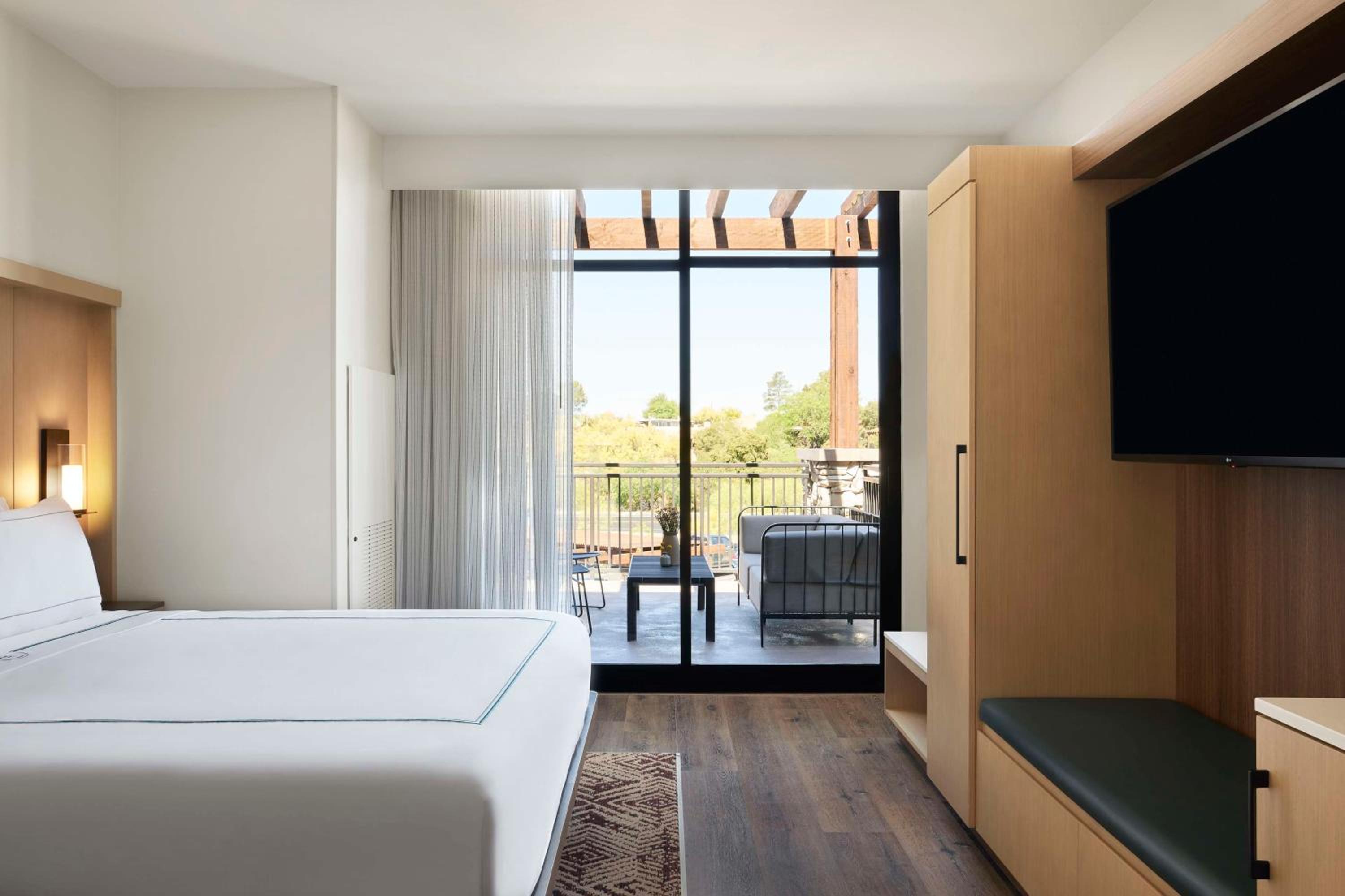 King Room with Balcony or Lanai - Photo 1