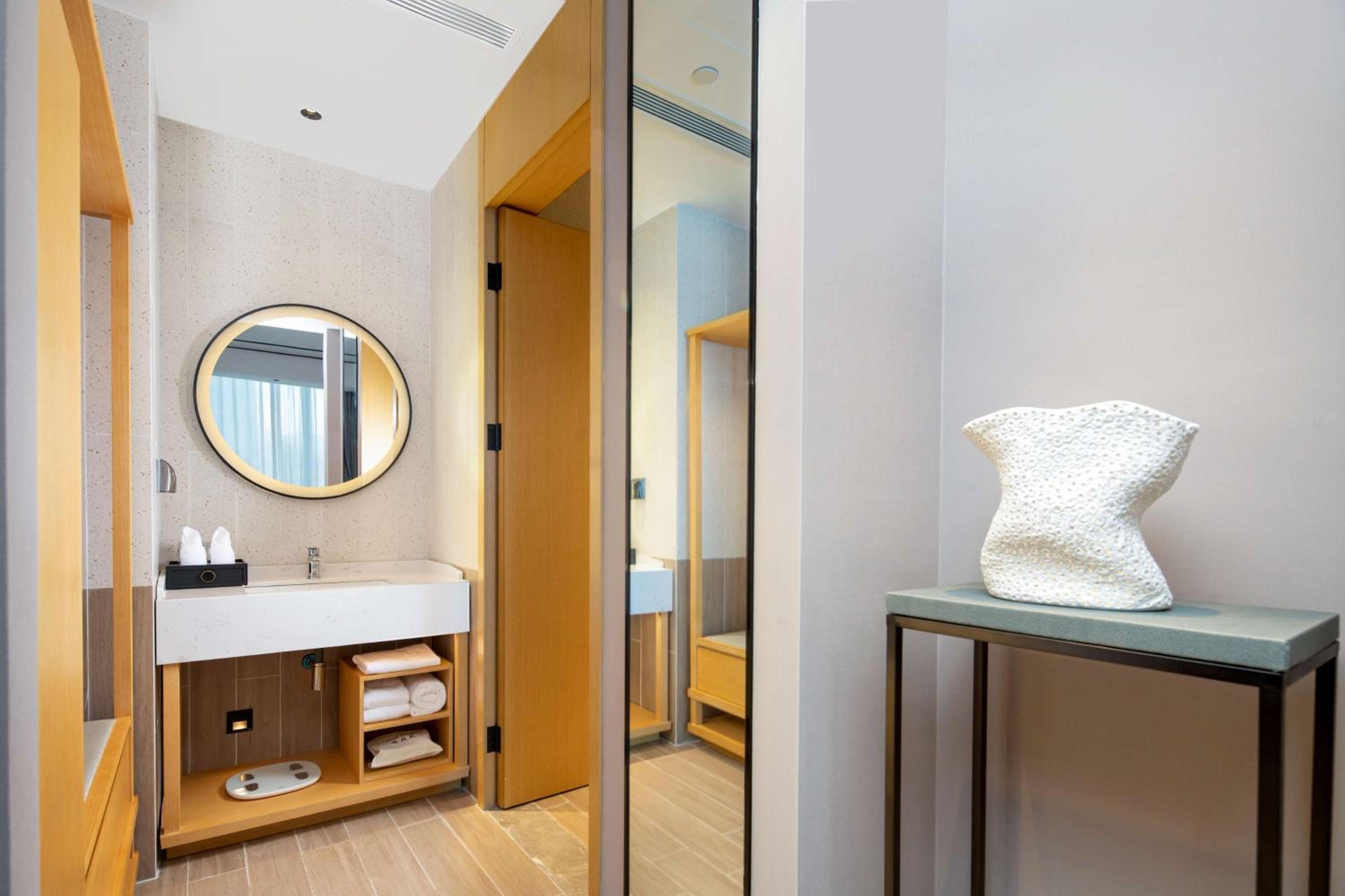 One Bedroom Suite with One King Bed - Photo 4