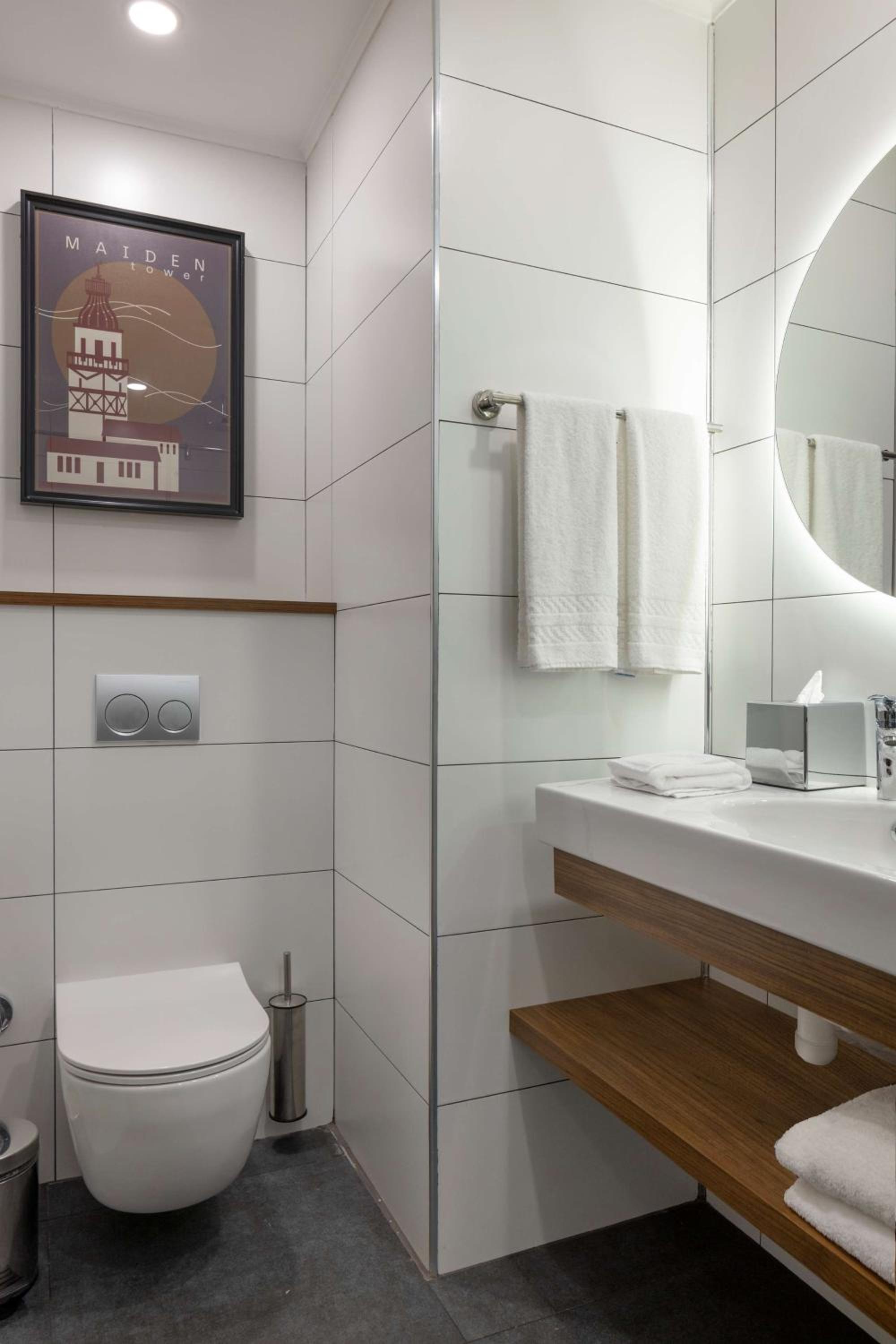 Twin Room thumbnail 6
