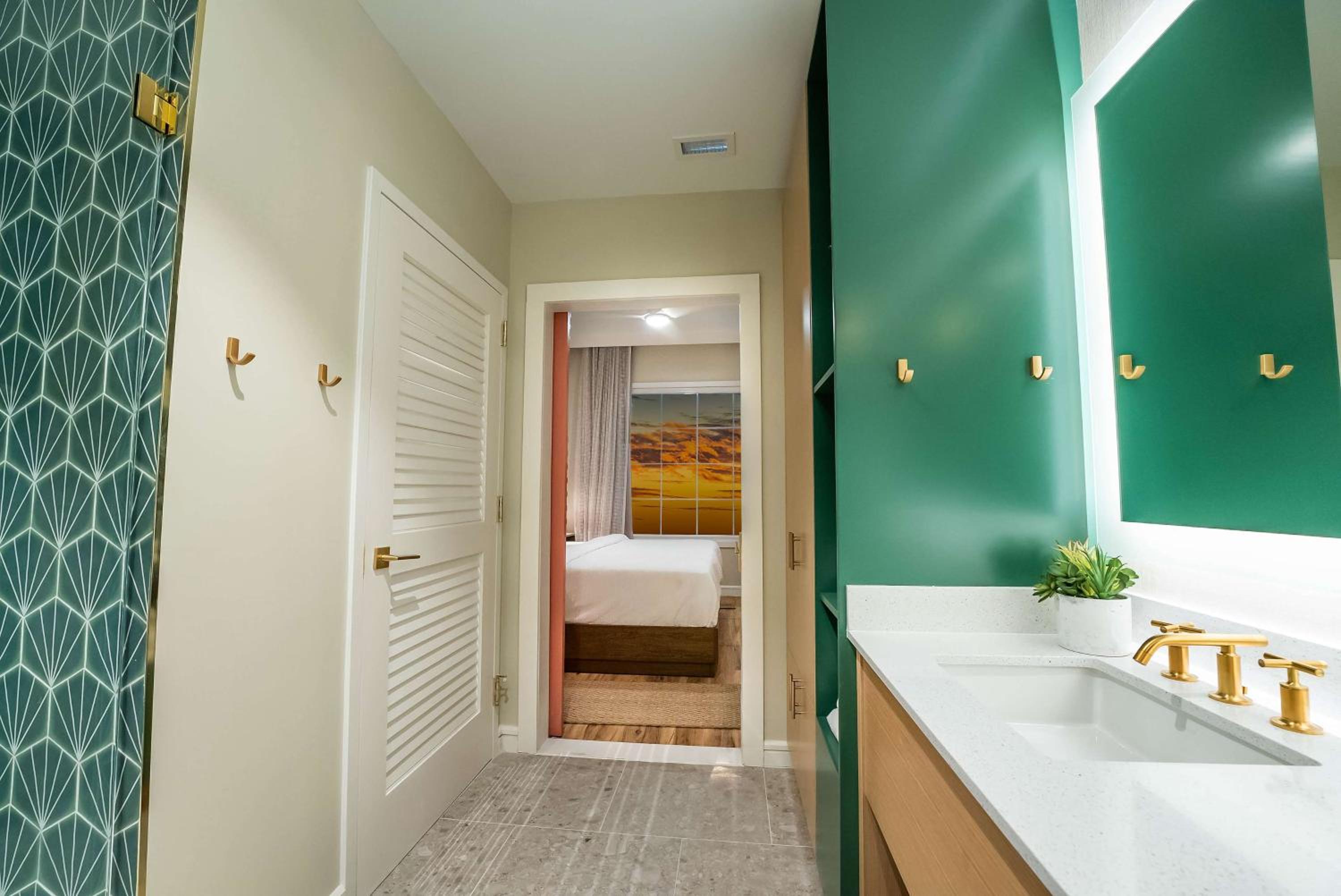 Queen Studio with Roll-In Shower - Disability Access thumbnail 6