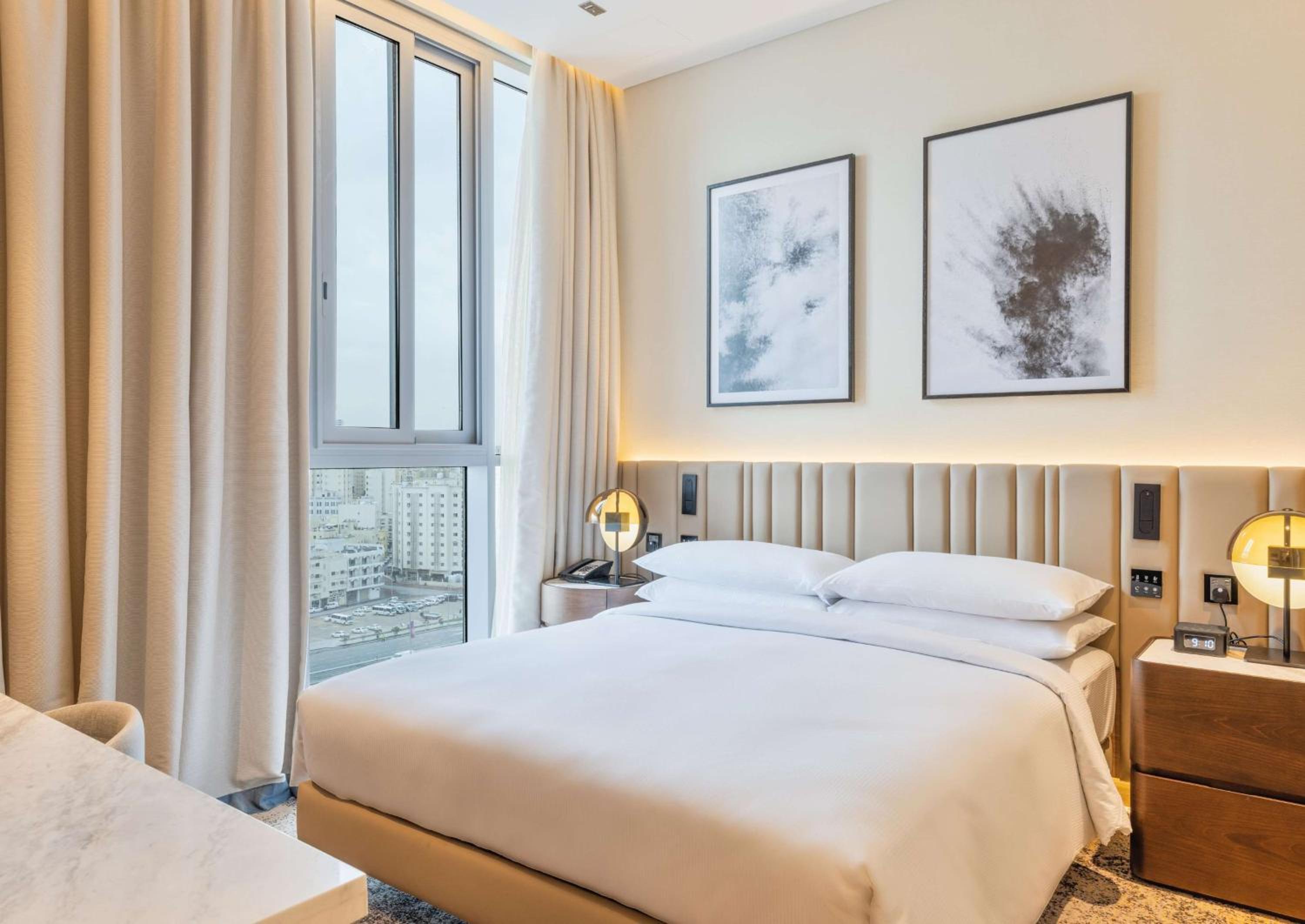 One Bedroom Suite with One King Bed - Non Smoking - Photo 2