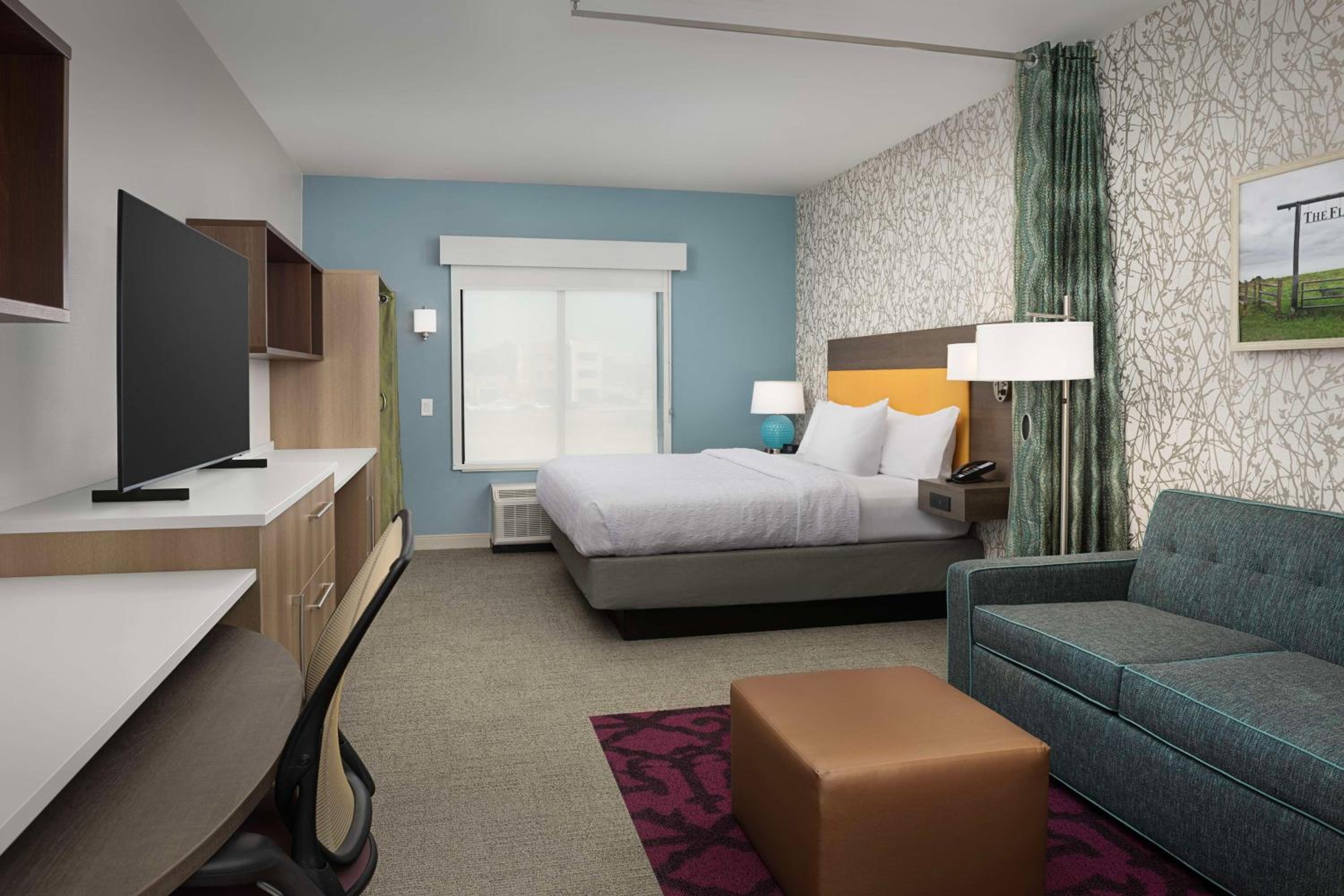 King Studio Suite with Accessible Tub - Mobility Access - Photo 2