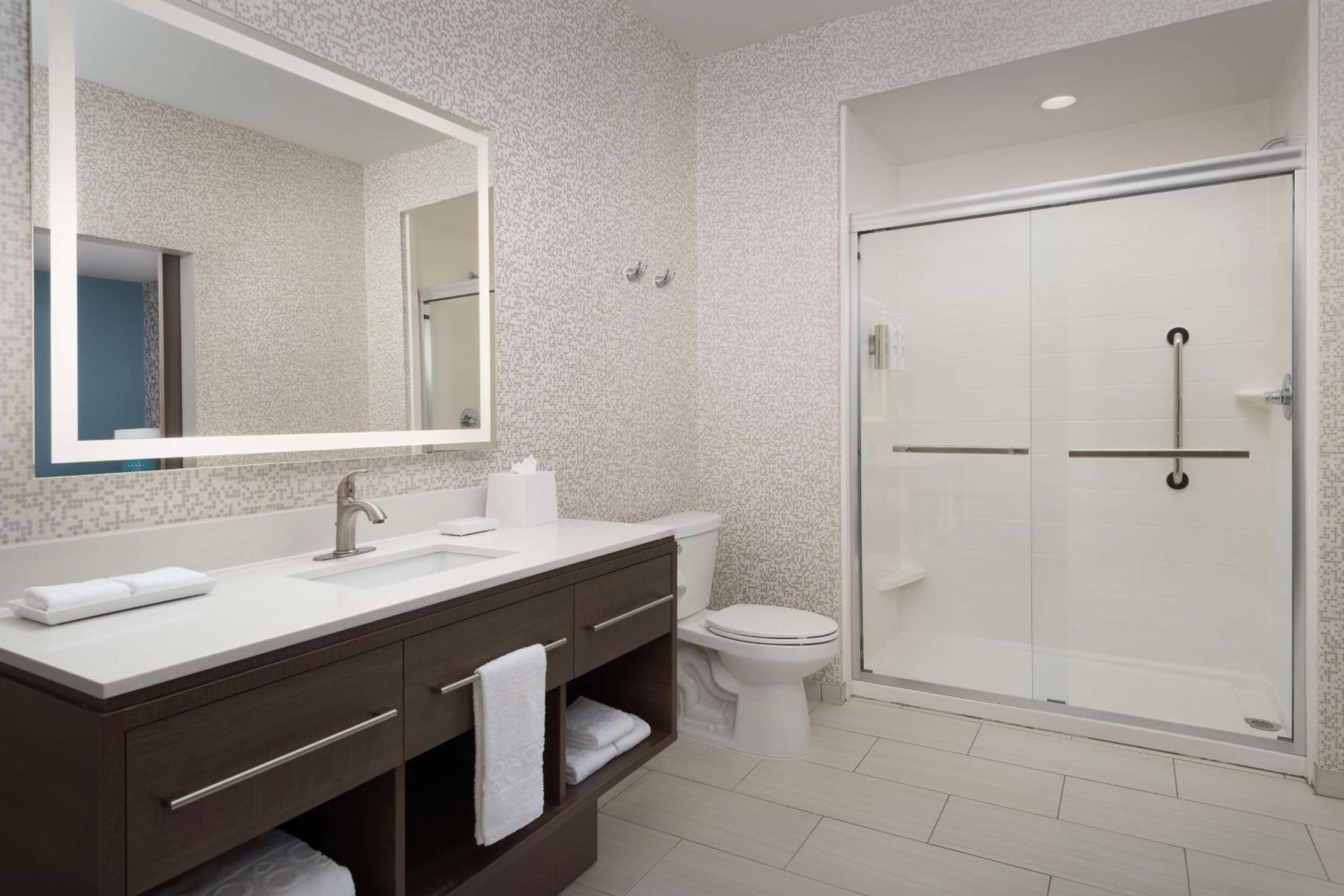 One-Bedroom King Suite - Photo 5