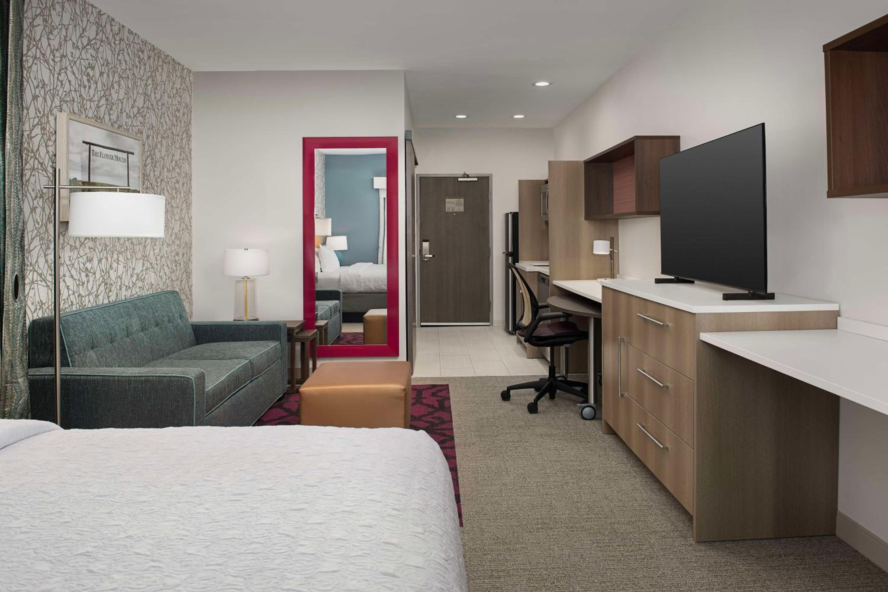 King Studio Suite with Accessible Tub - Mobility Access - Photo 3