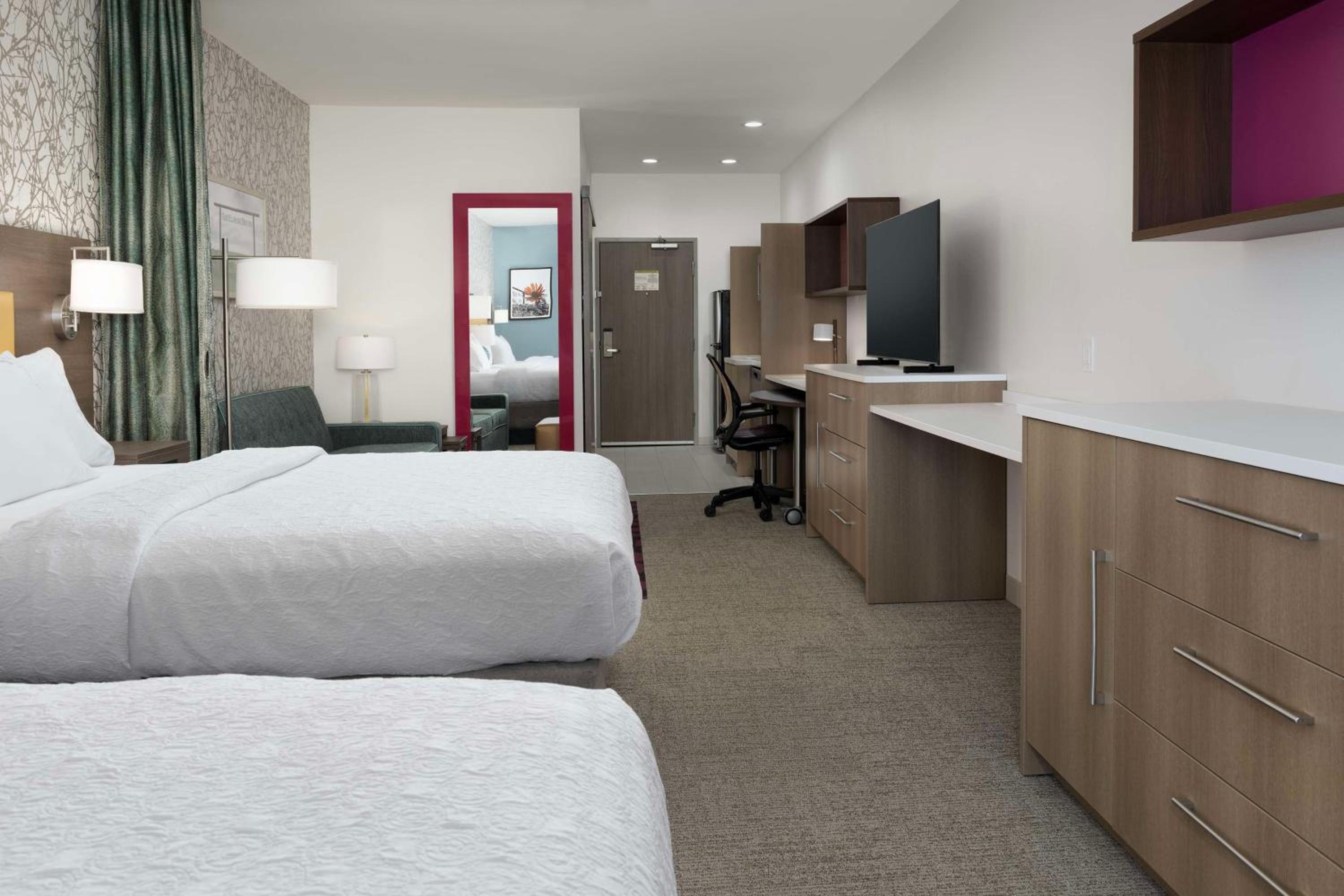 Studio Suite with Two Queen Beds - Photo 3