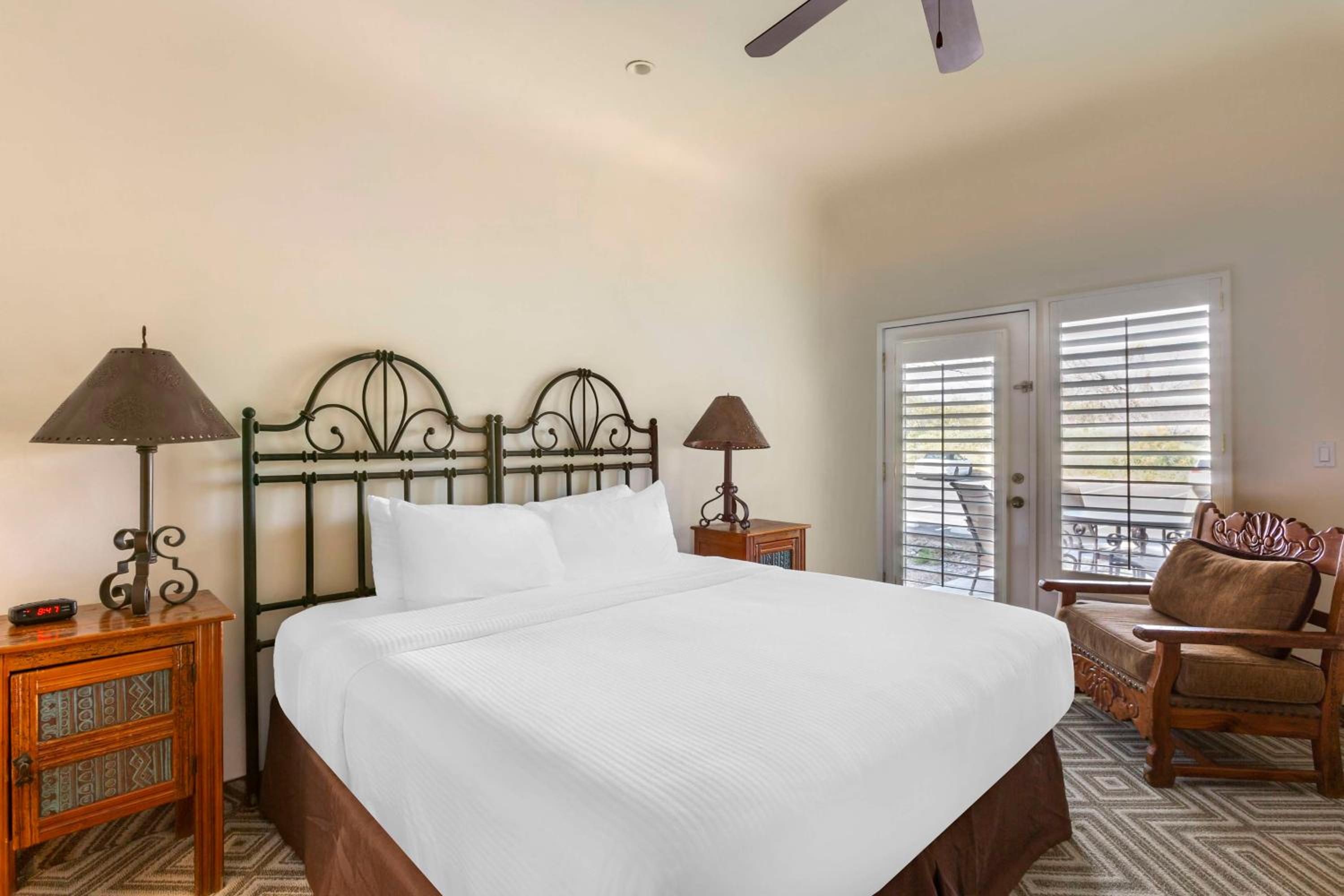Two-Bedroom King Suite with Two Twin Beds and Balcony/Patio - Photo 2