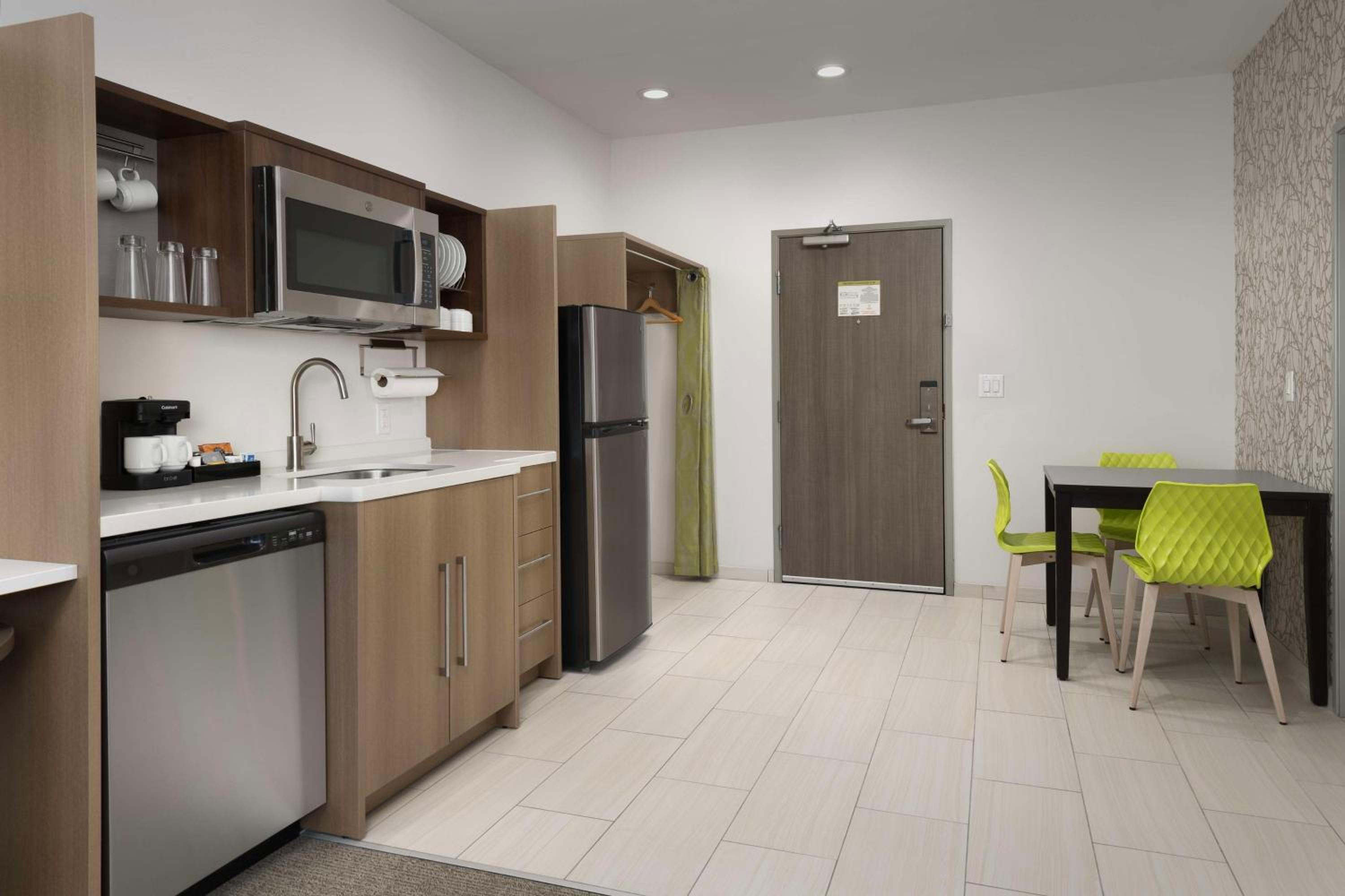 One-Bedroom King Suite - Photo 4