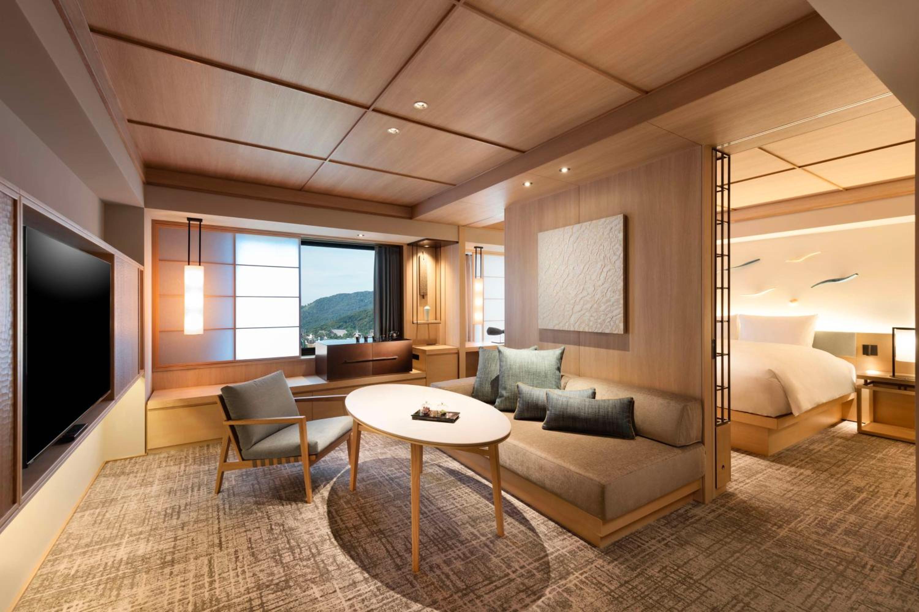 Deluxe King Suite photo 1
