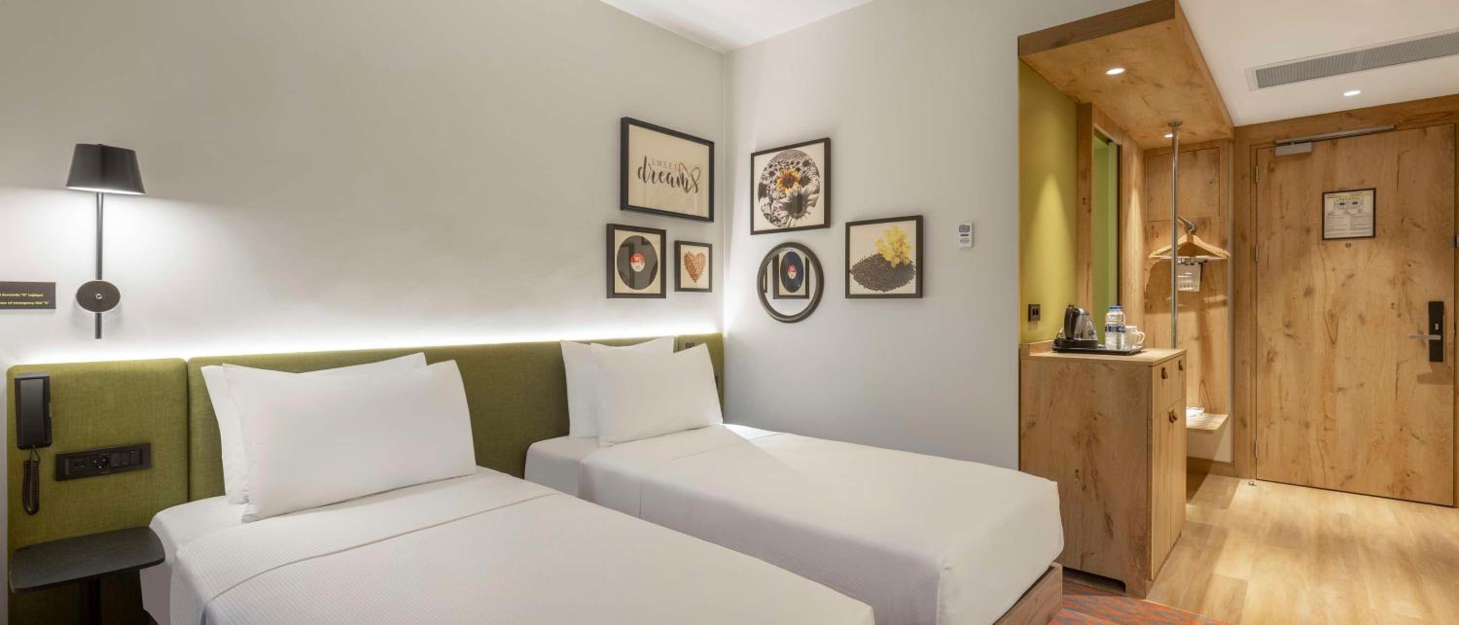 Superior King Room - Non-Smoking - Photo 1