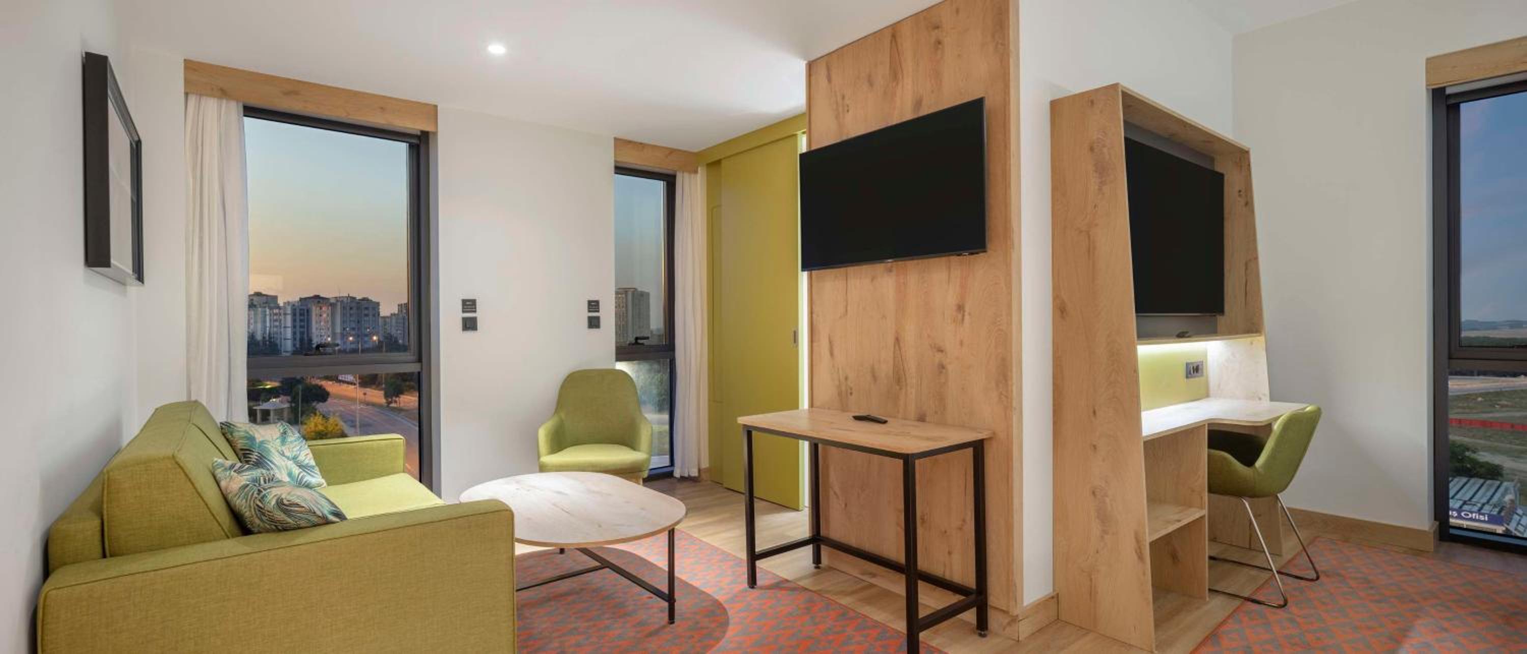 Corner King Room with Sofa Bed - Smoking - Photo 1
