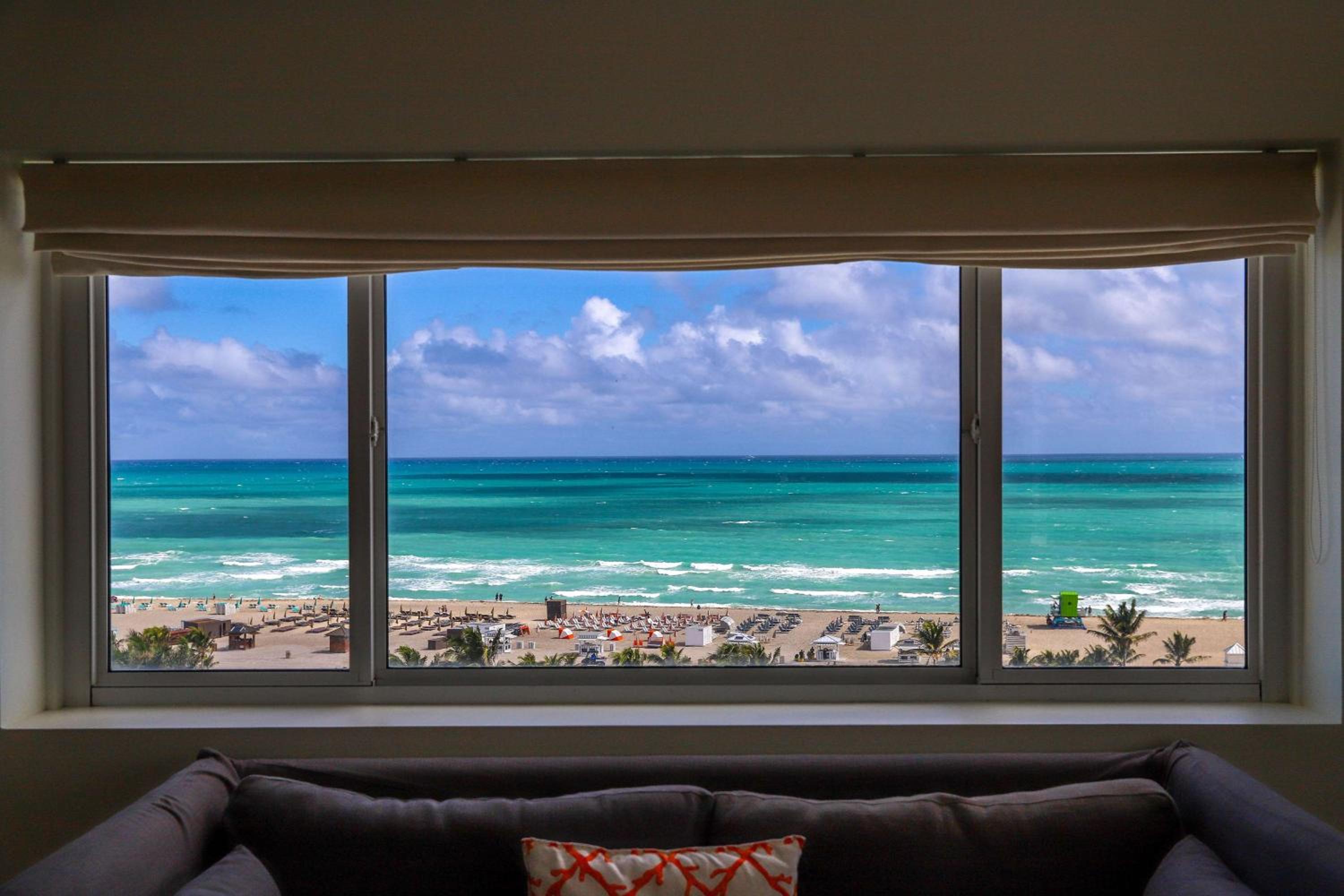 One Bedroom Suite Ocean Front thumbnail 5