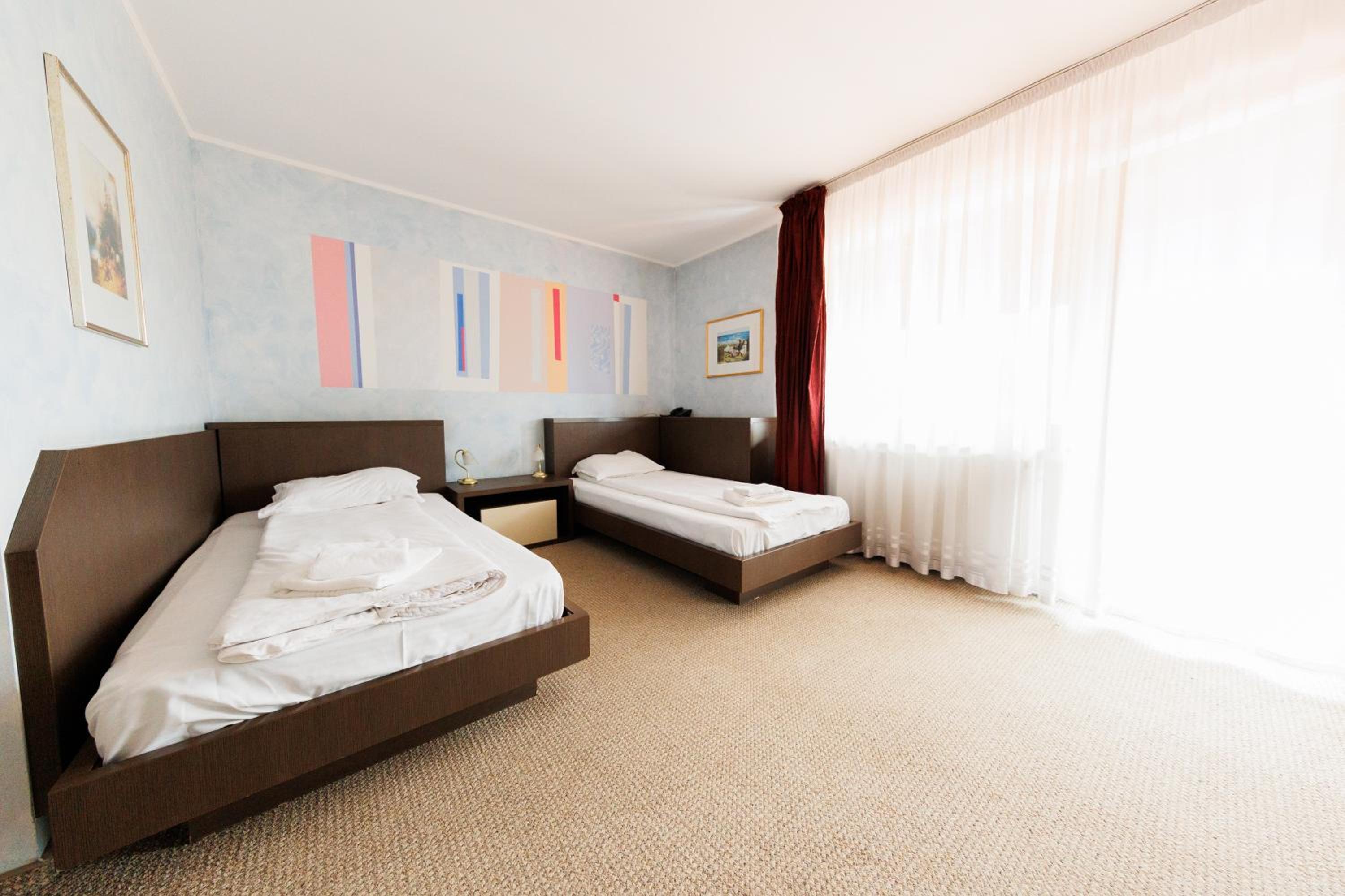 Twin Room - Photo 2