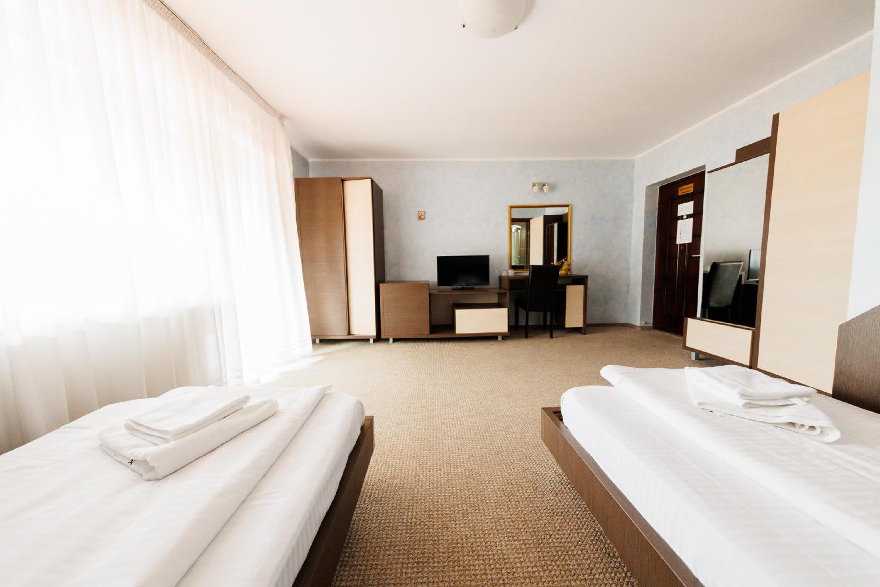 Twin Room - Photo 6