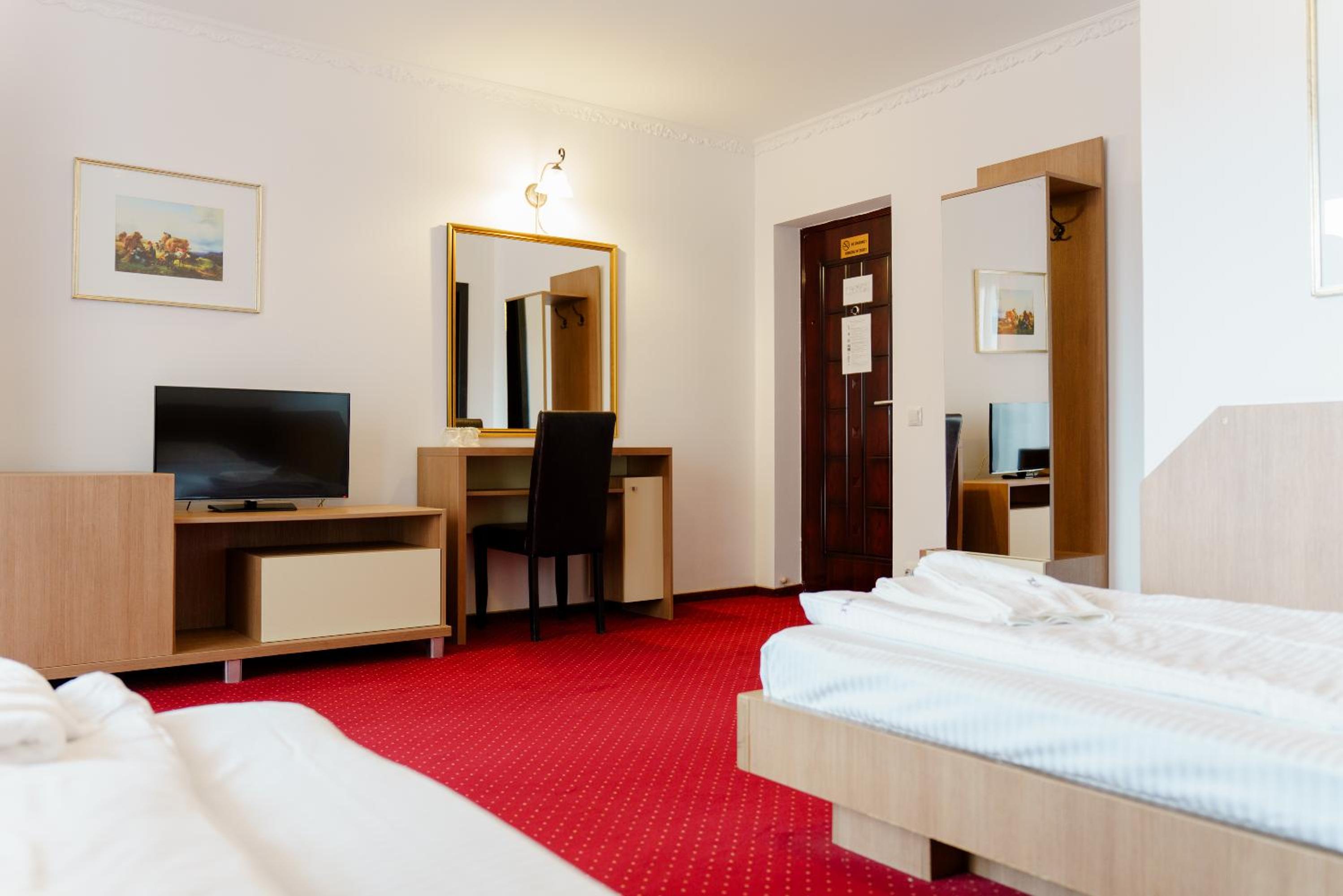 Twin Room - Photo 1