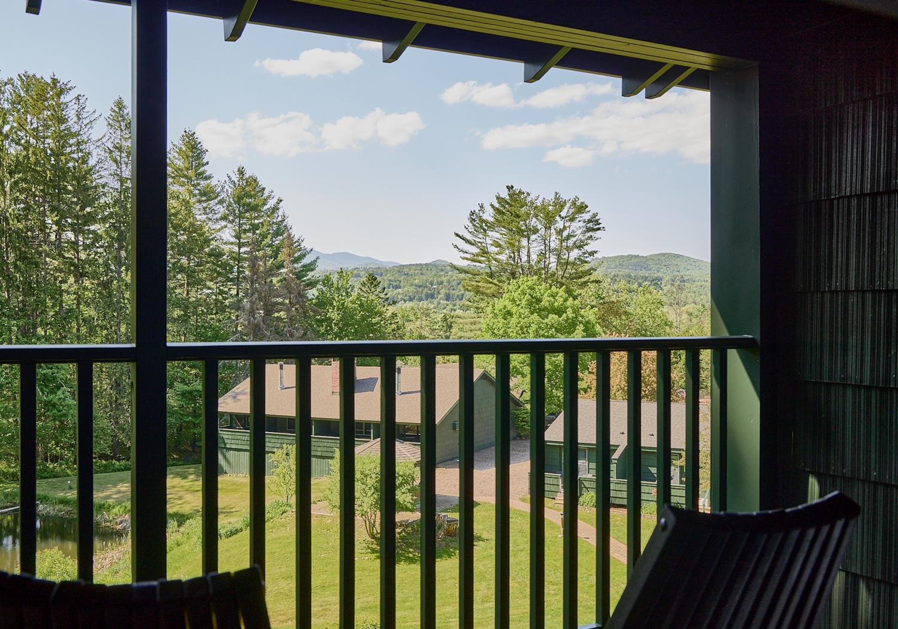 Deluxe King with Balcony - Photo 7