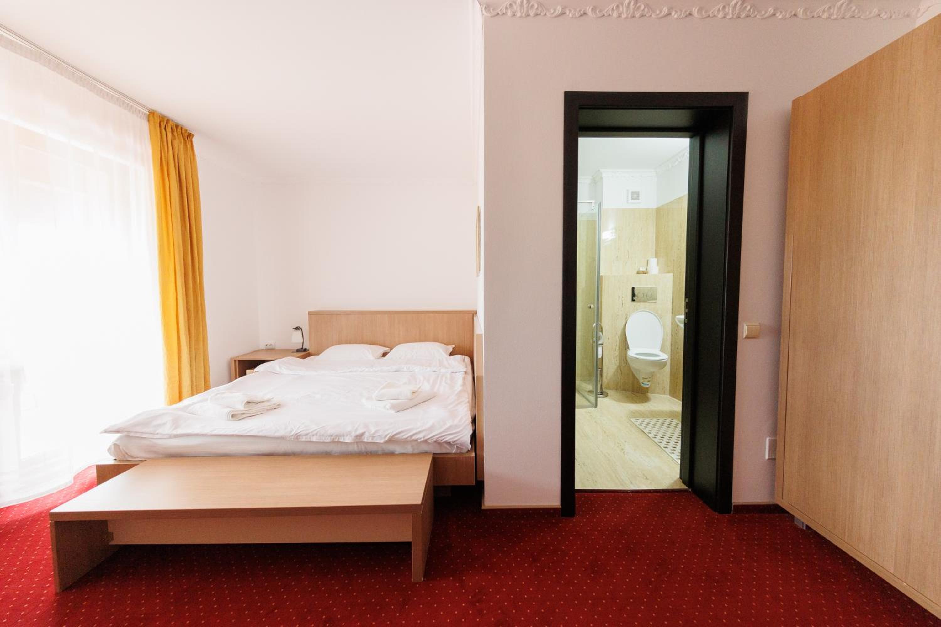 Standard Double Room - Photo 4