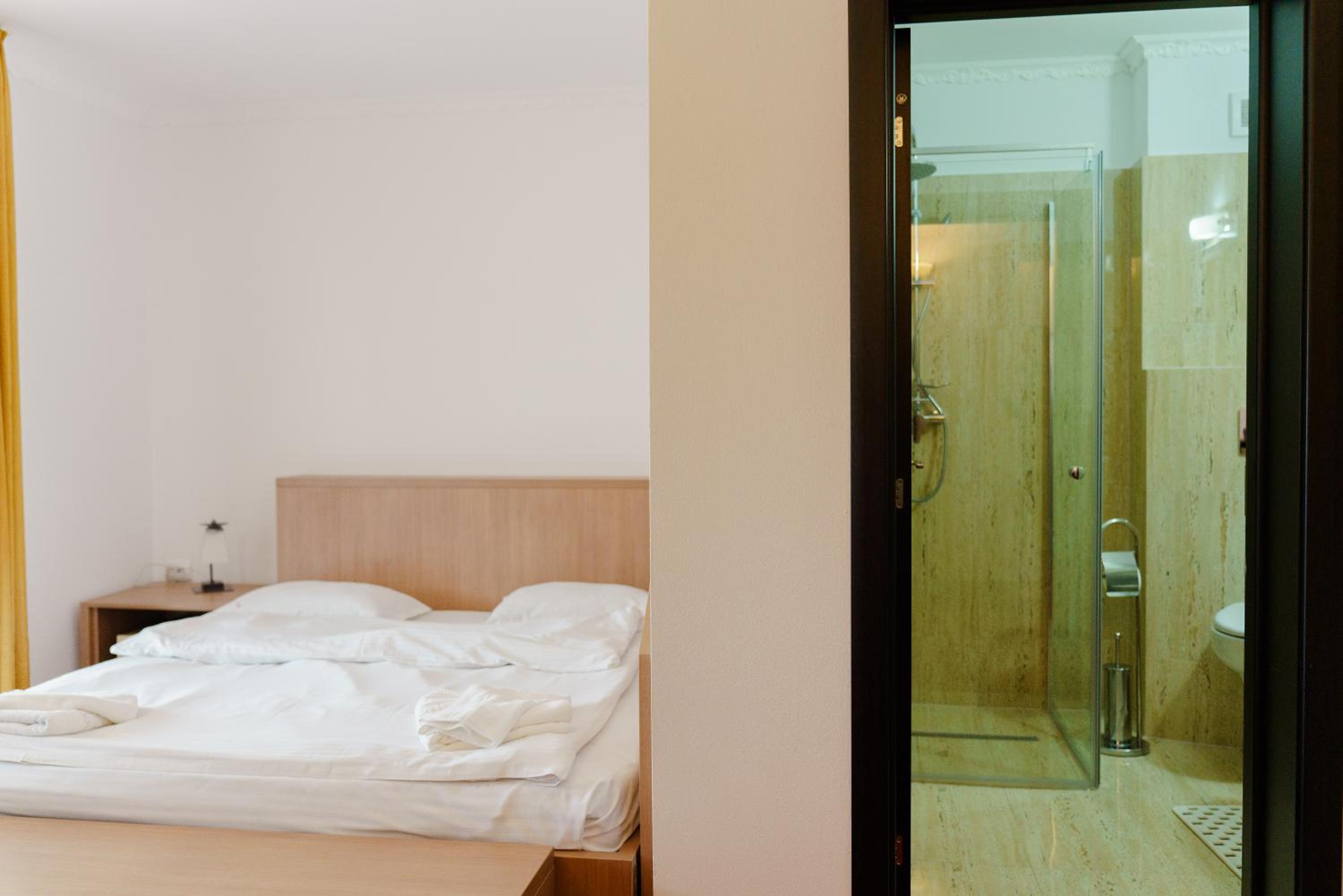 Standard Double Room - Photo 5