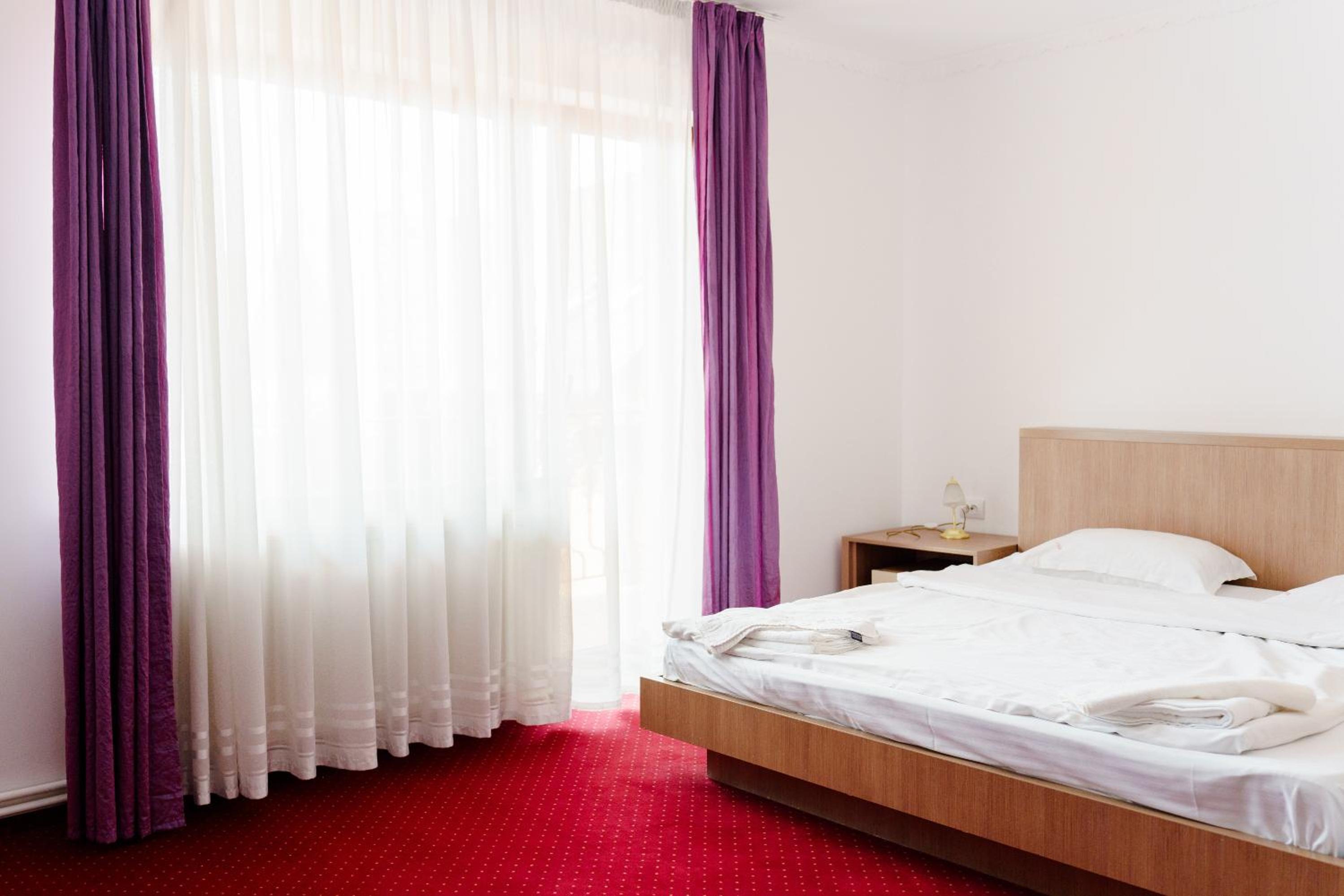 Standard Double Room - Photo 7
