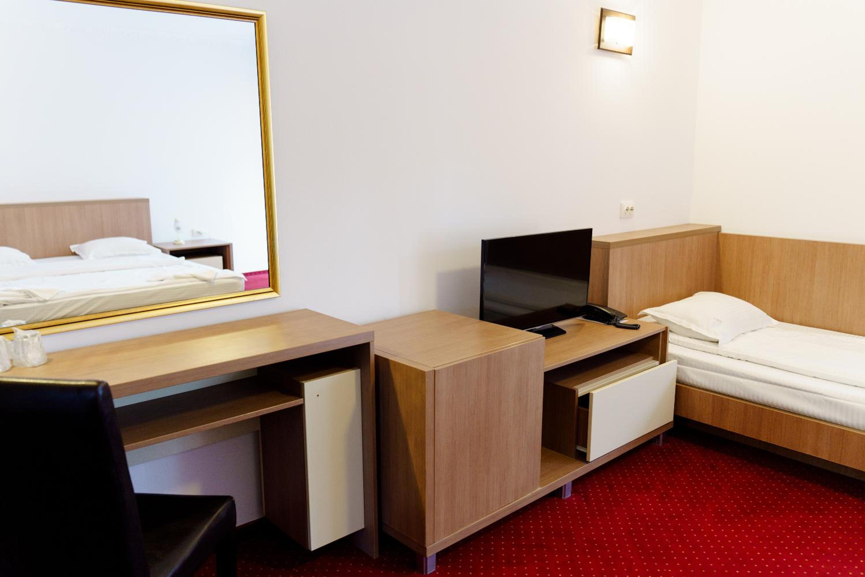 Family Room - Photo 6