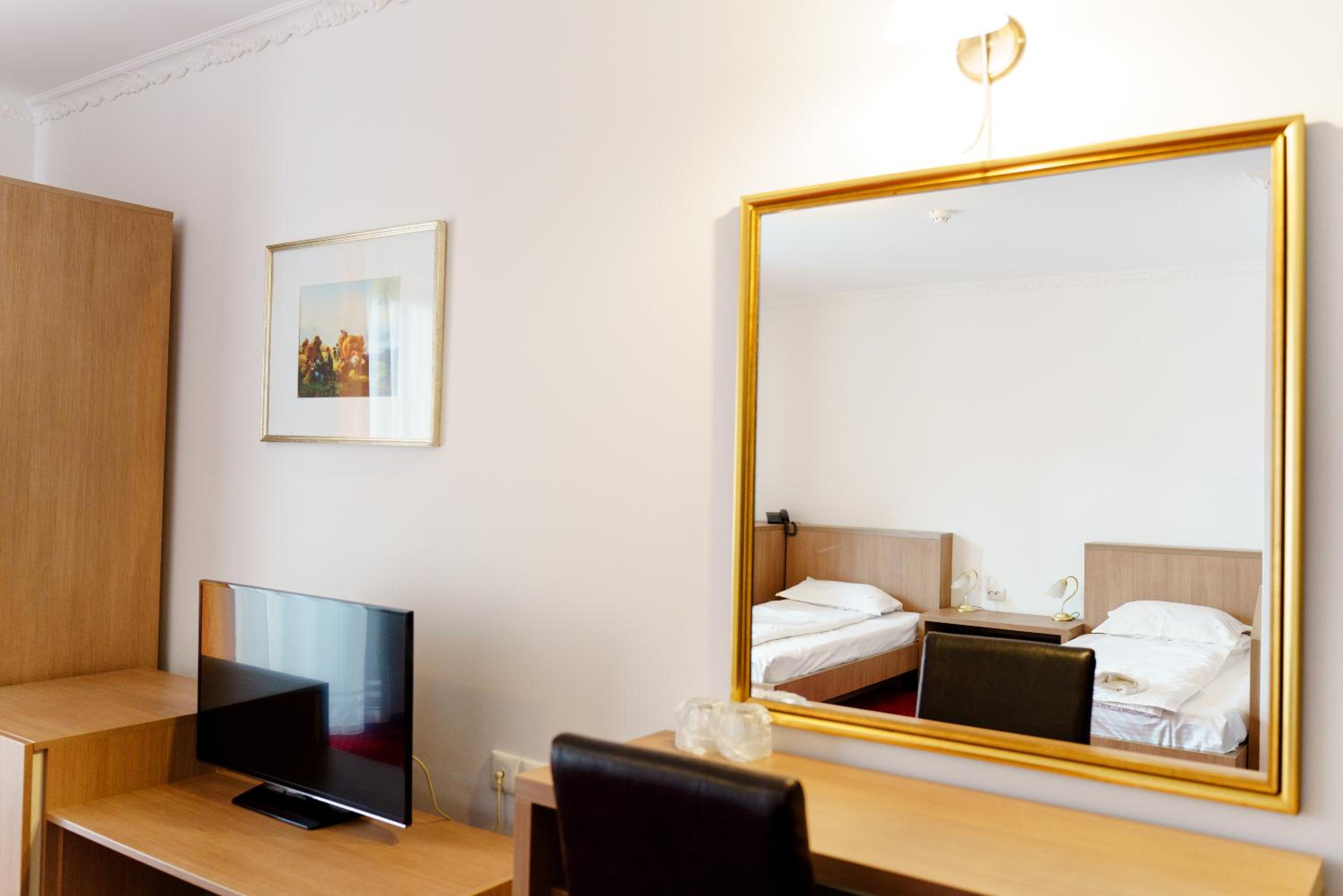 Family Room - Photo 9