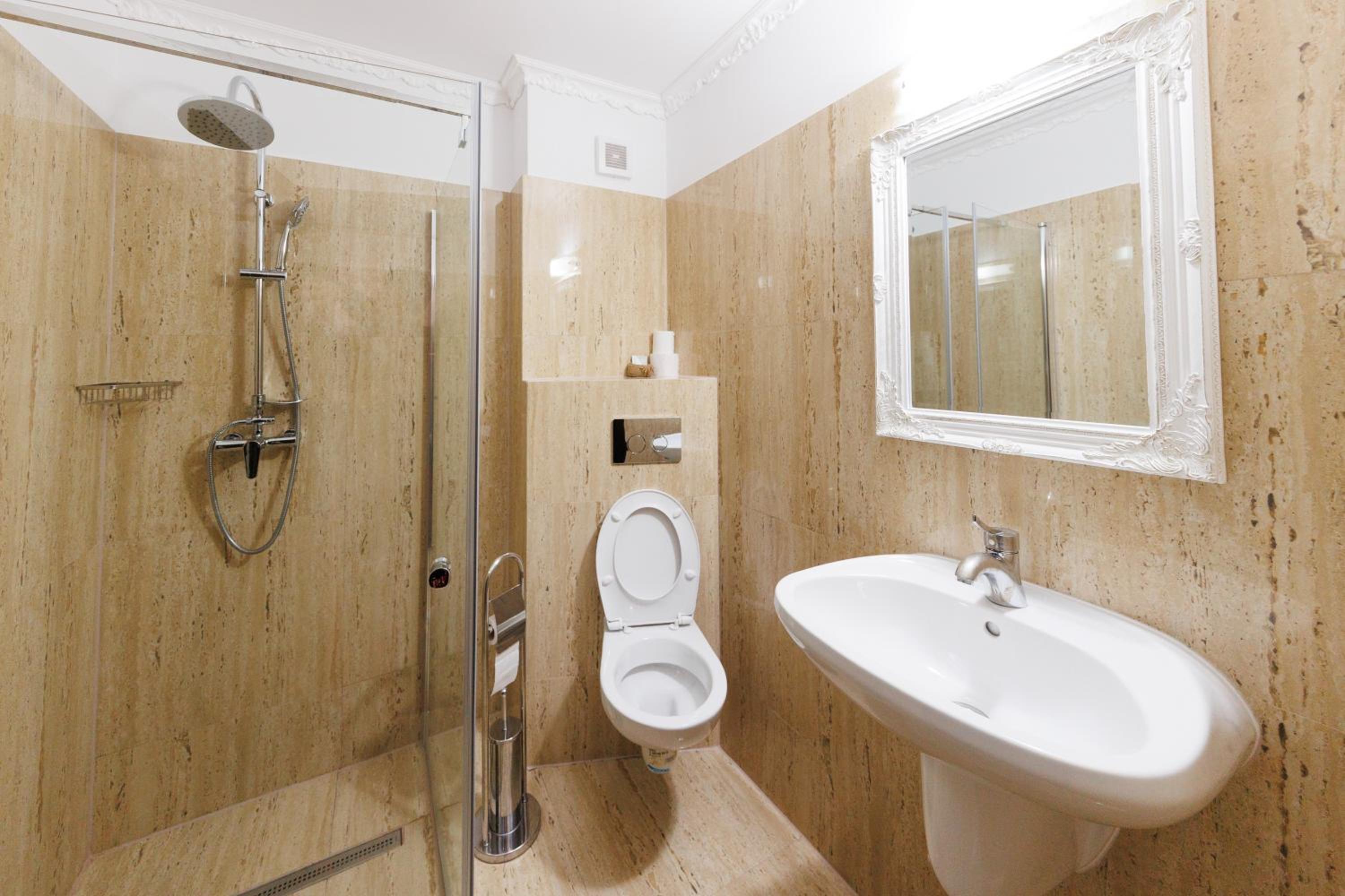 Twin Room - Photo 18
