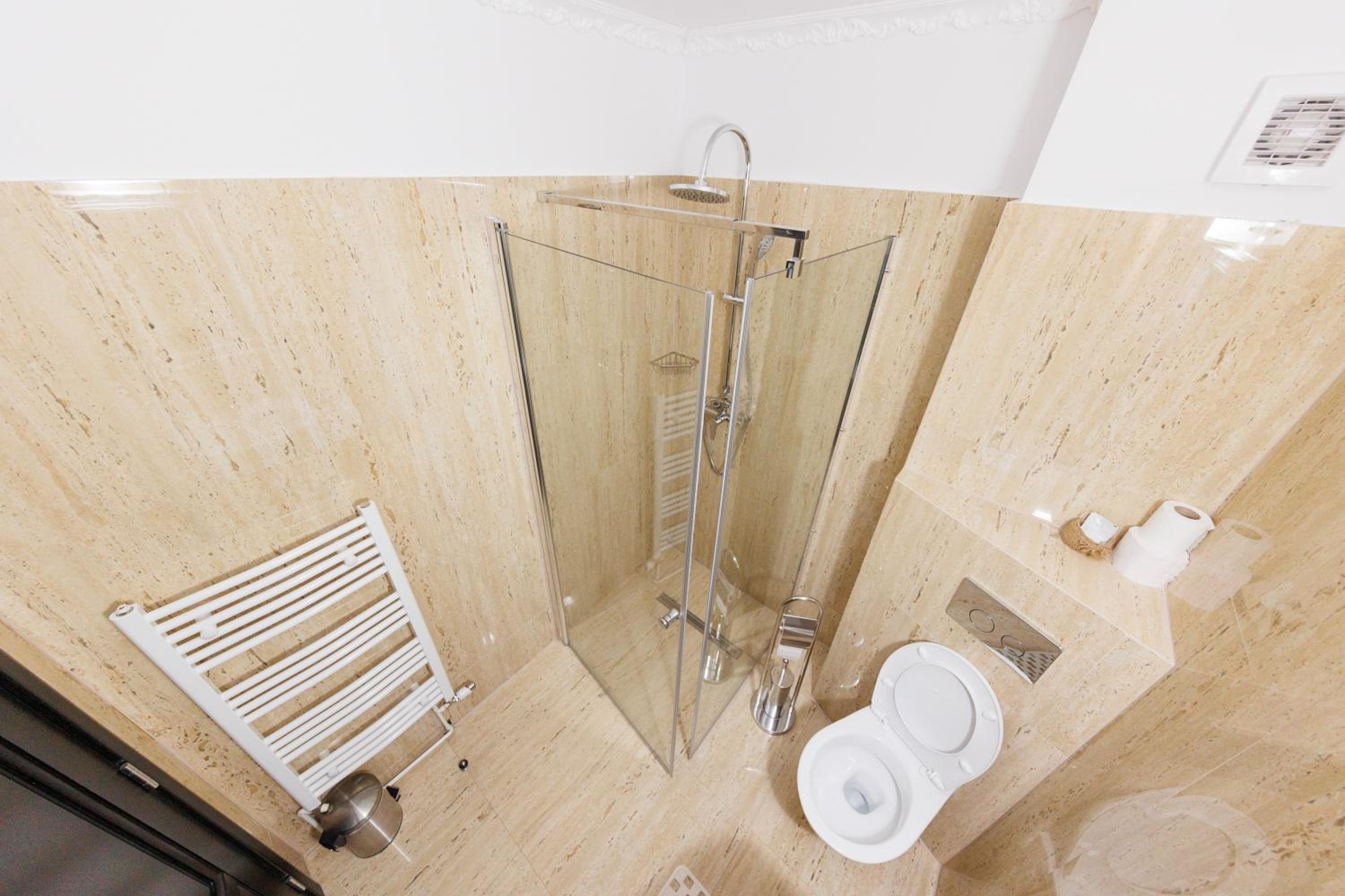 Twin Room - Photo 19
