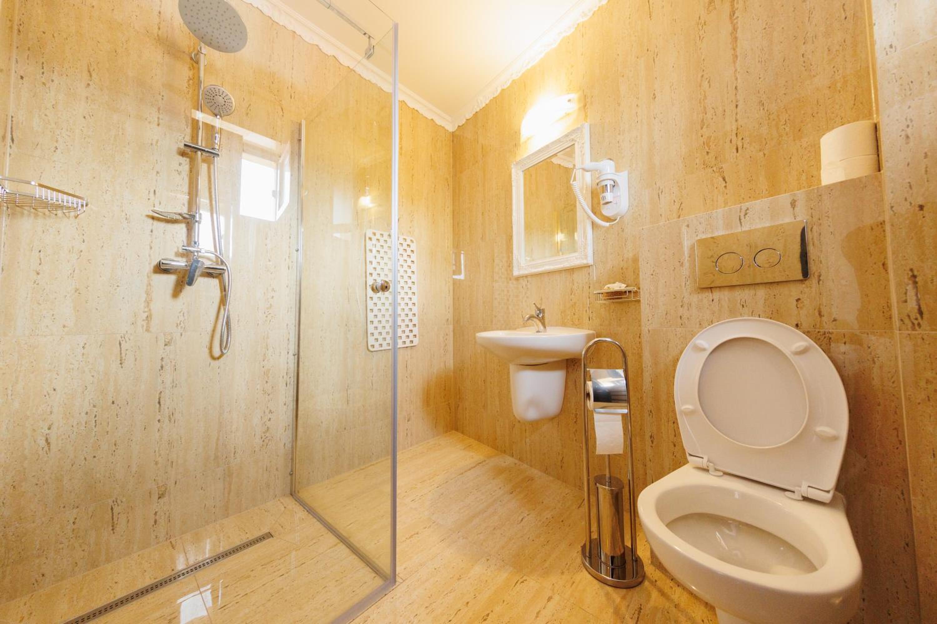 Twin Room - Photo 20