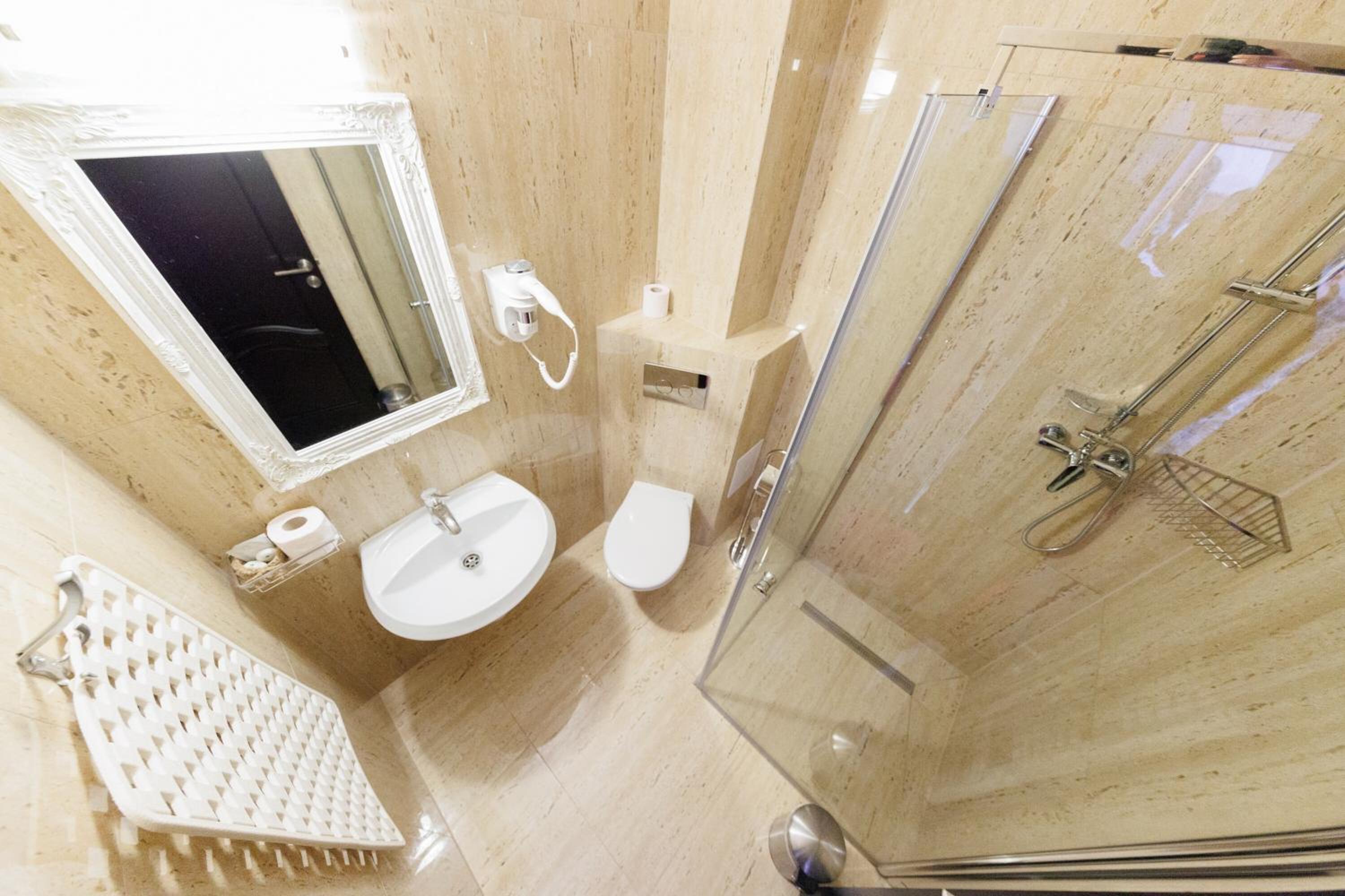 Twin Room - Photo 22