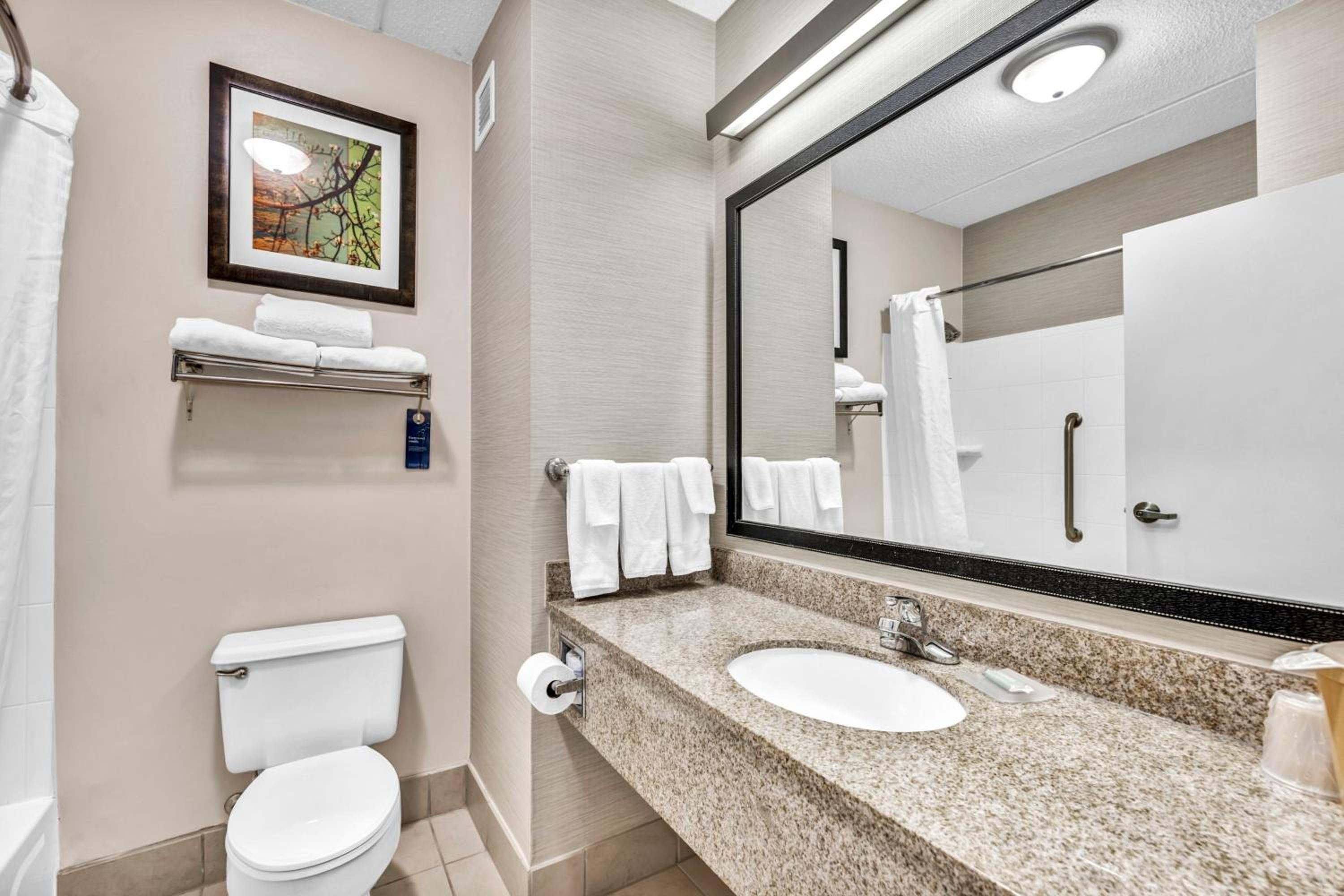 Queen Room with Two Queen Beds and Adapted Tub - Mobility and Hearing Accessible - Photo 1