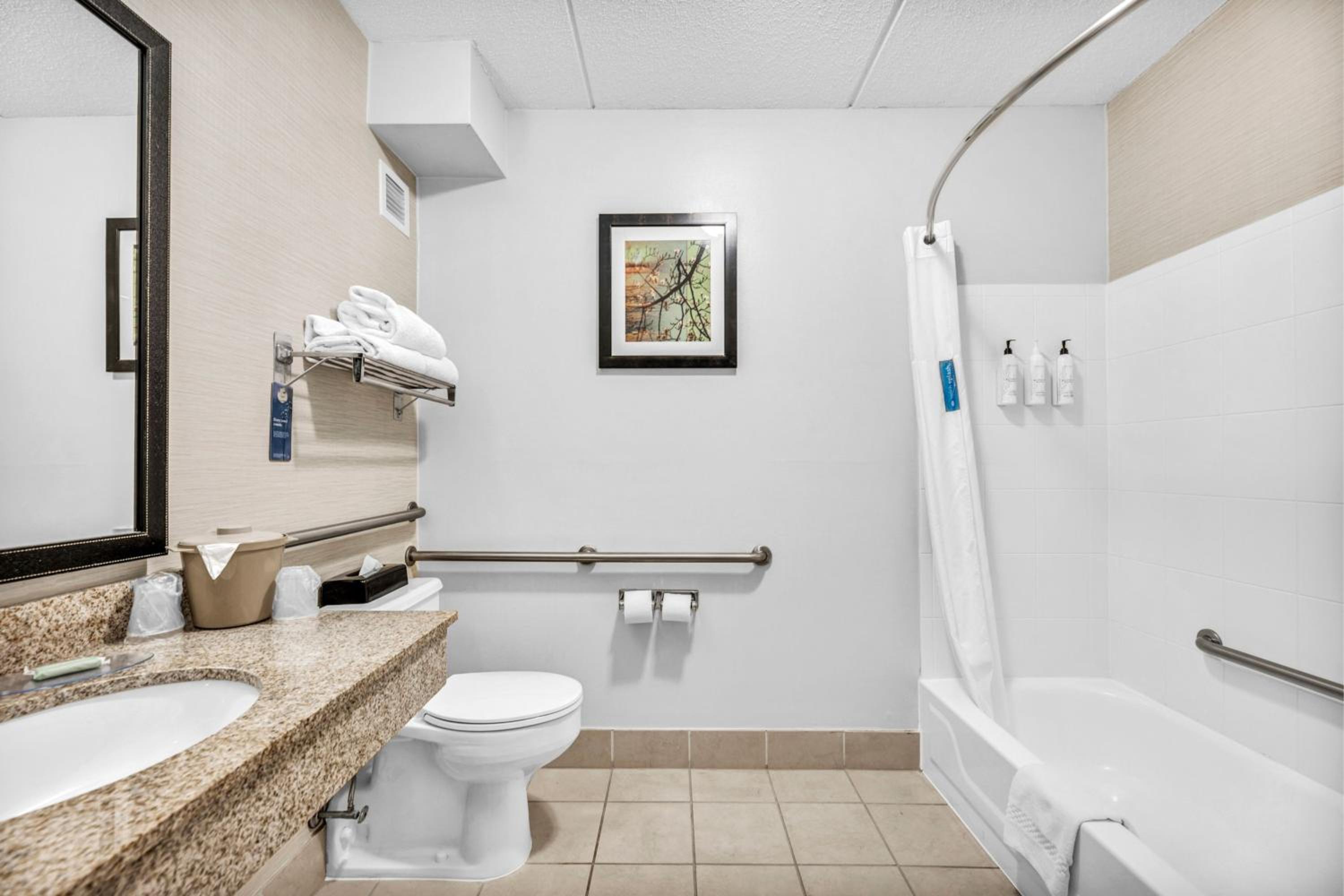 Queen Room with Two Queen Beds and Adapted Tub - Mobility and Hearing Accessible - Photo 2