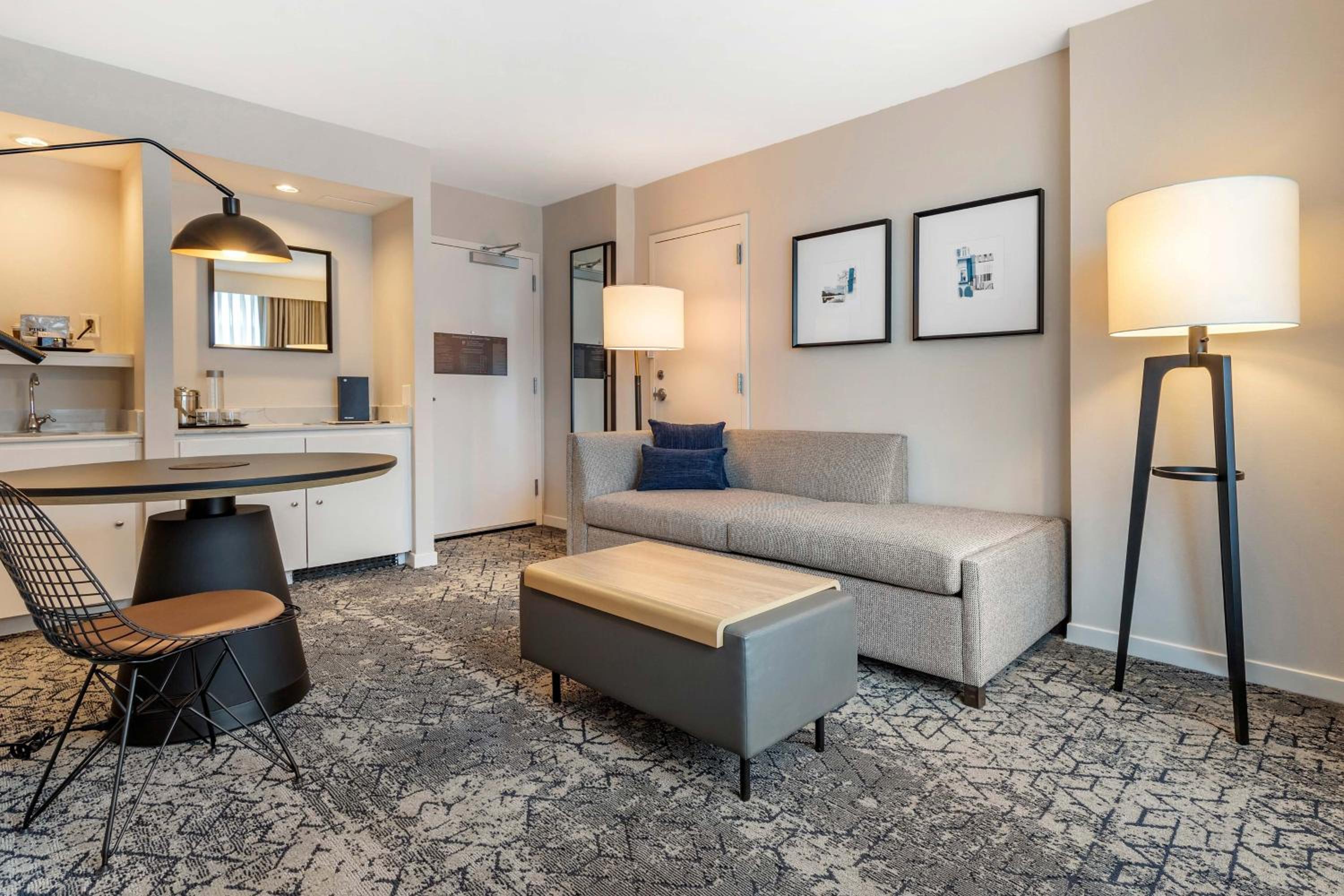 King Studio Suite with Sofa Bed - Photo 10